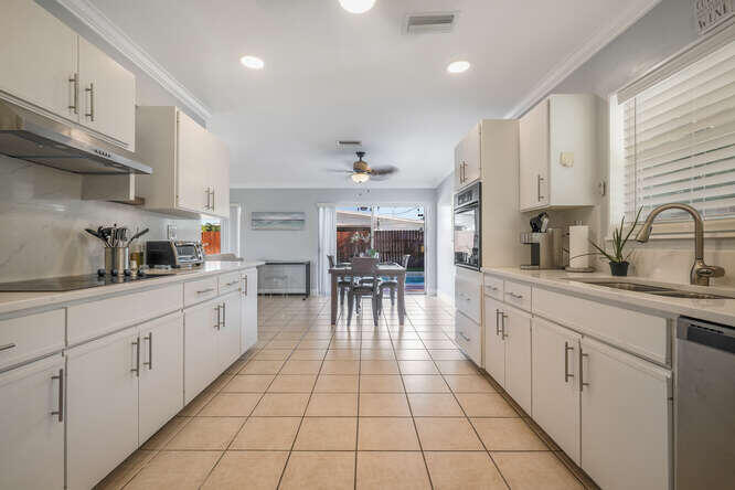 416 Lighthouse Drive North-small-014-029