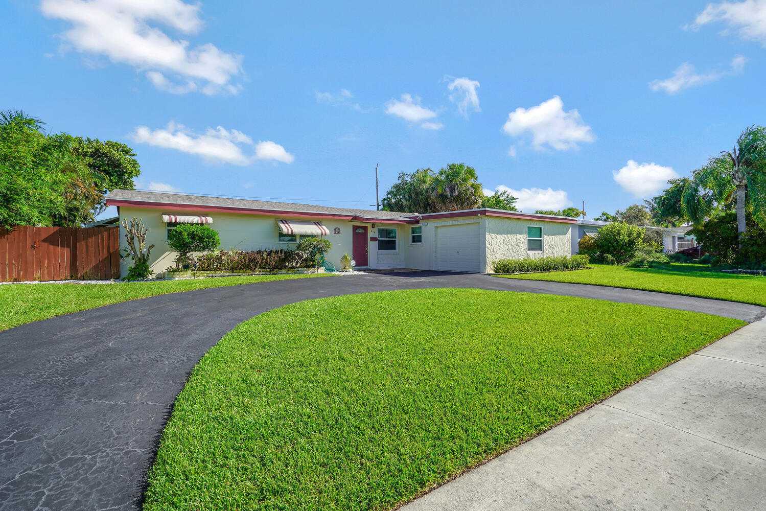 416 Lighthouse Drive North-large-002-006