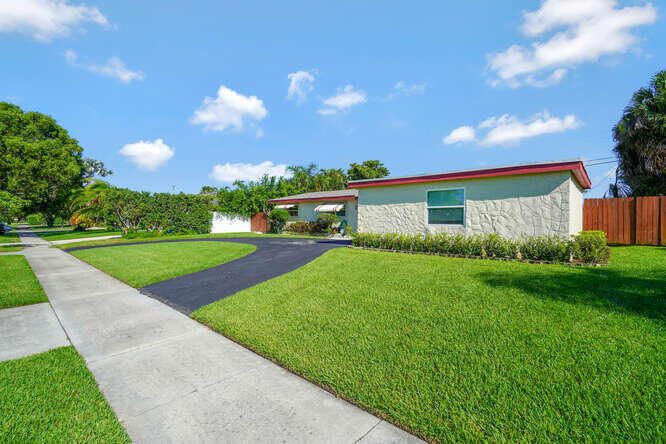 416 Lighthouse Drive North-small-005-014