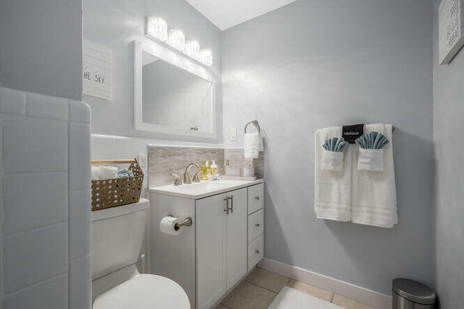 416 Lighthouse Drive North-small-017-017