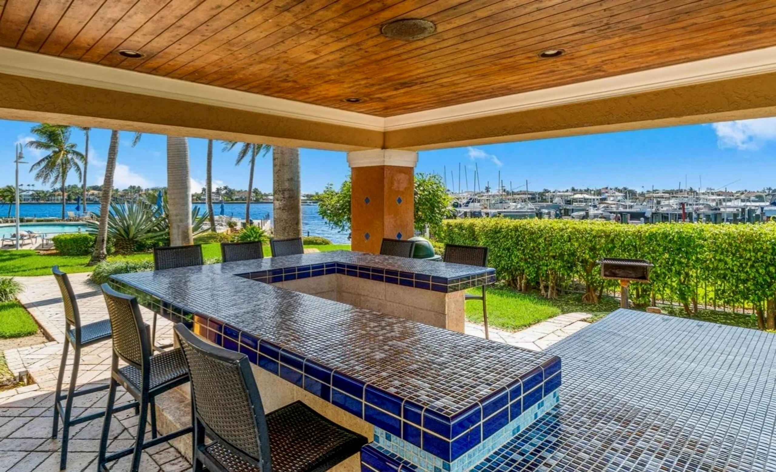 tiki, grill area