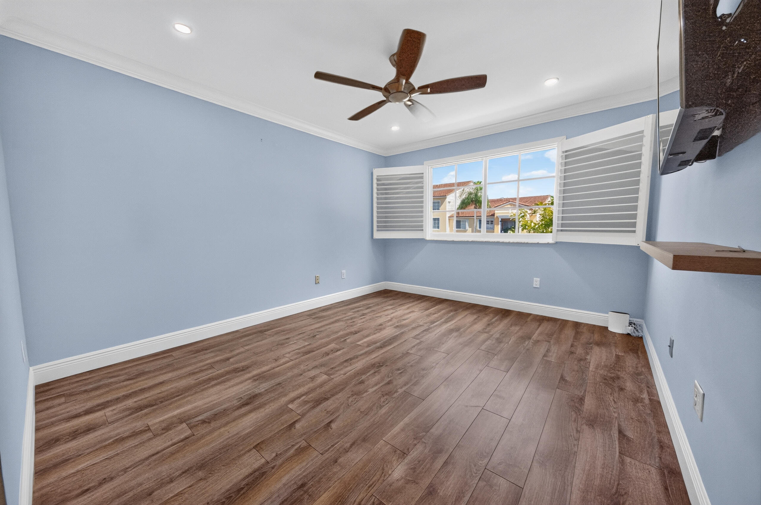 primary bedroom, plantation shutters