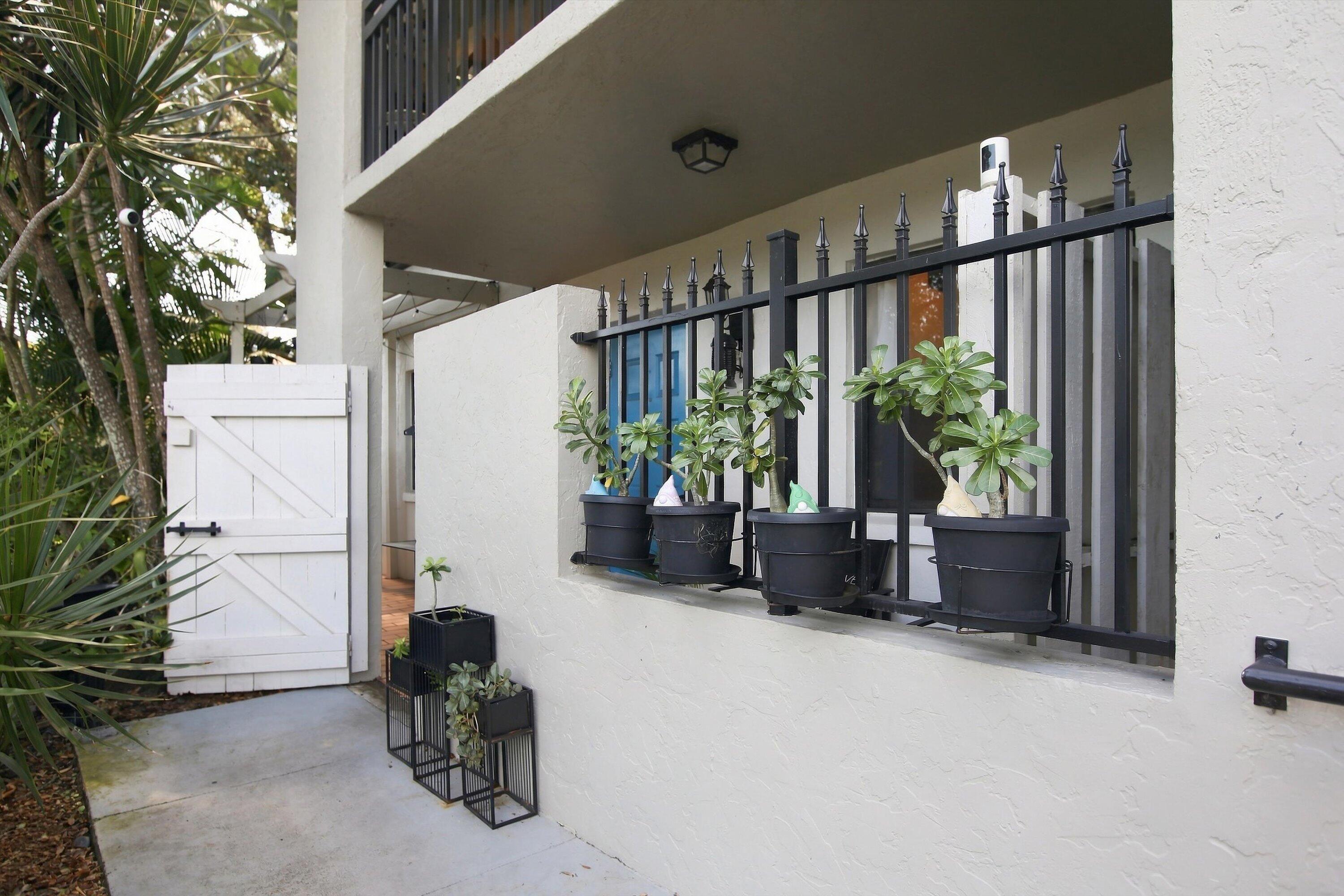 03-Gated Entry