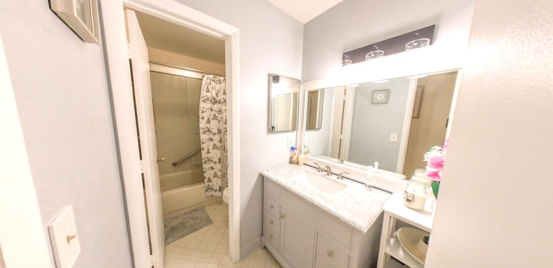 2nd Bathroom