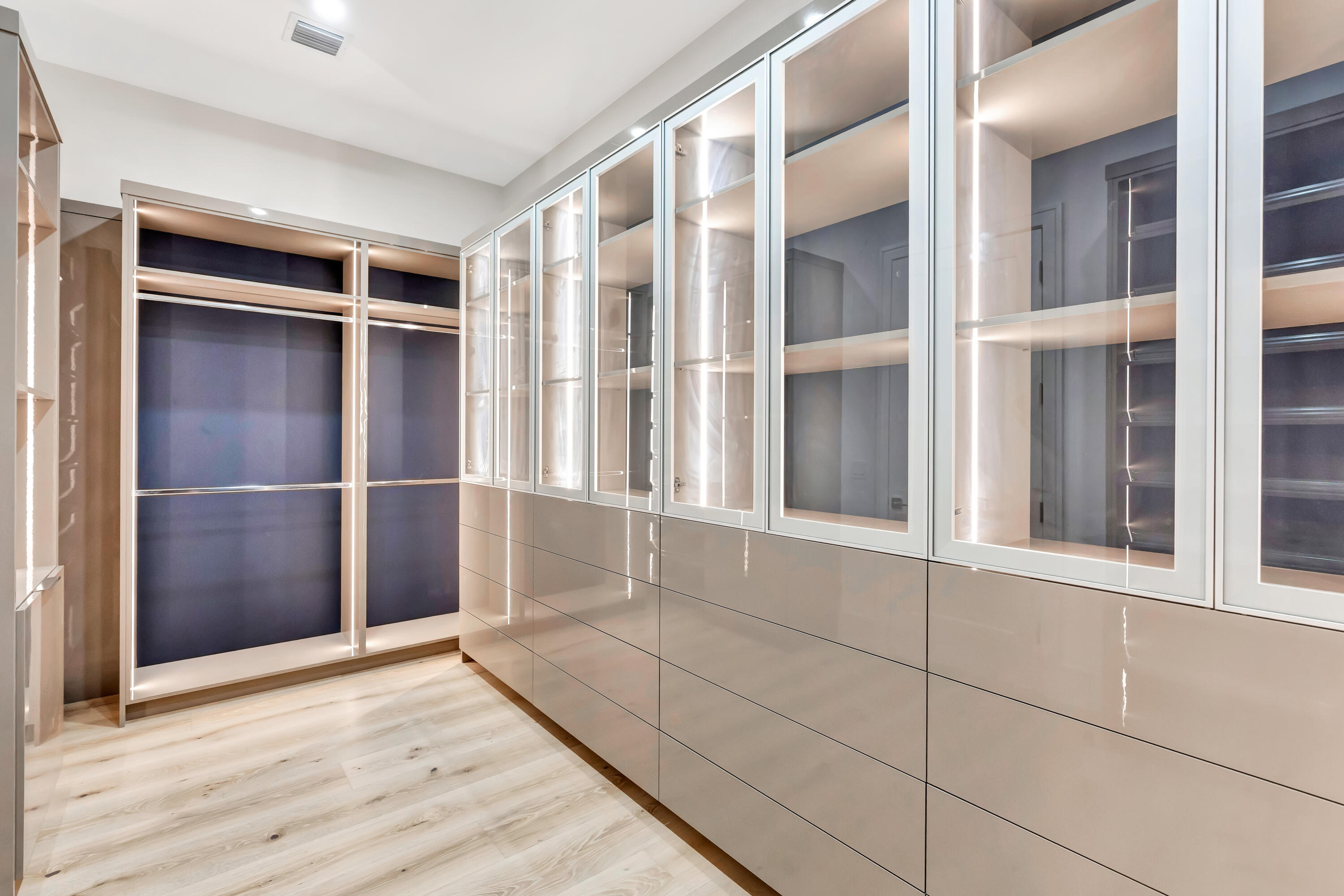 2nd floor his closet