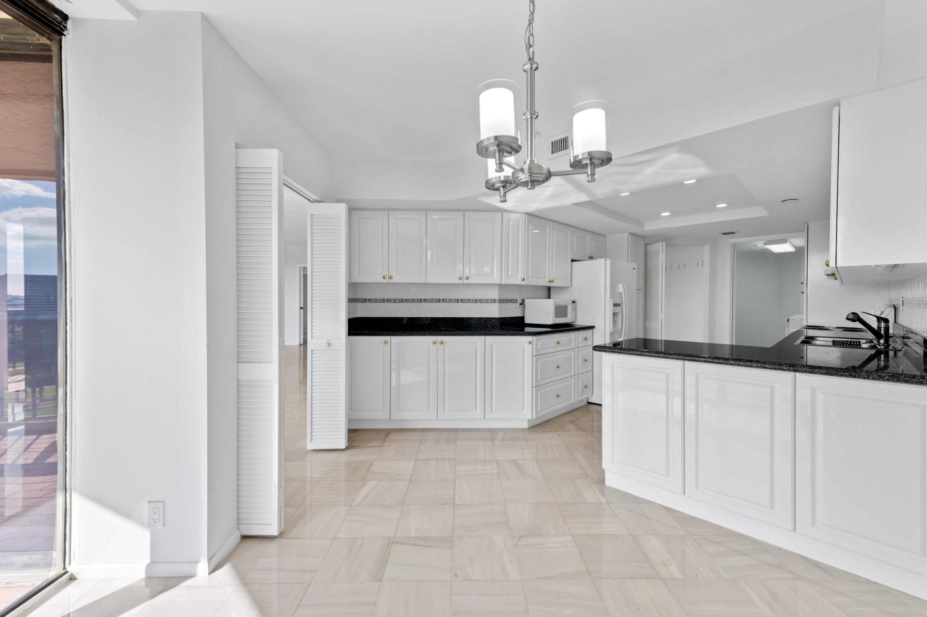 EAT IN KITCHEN