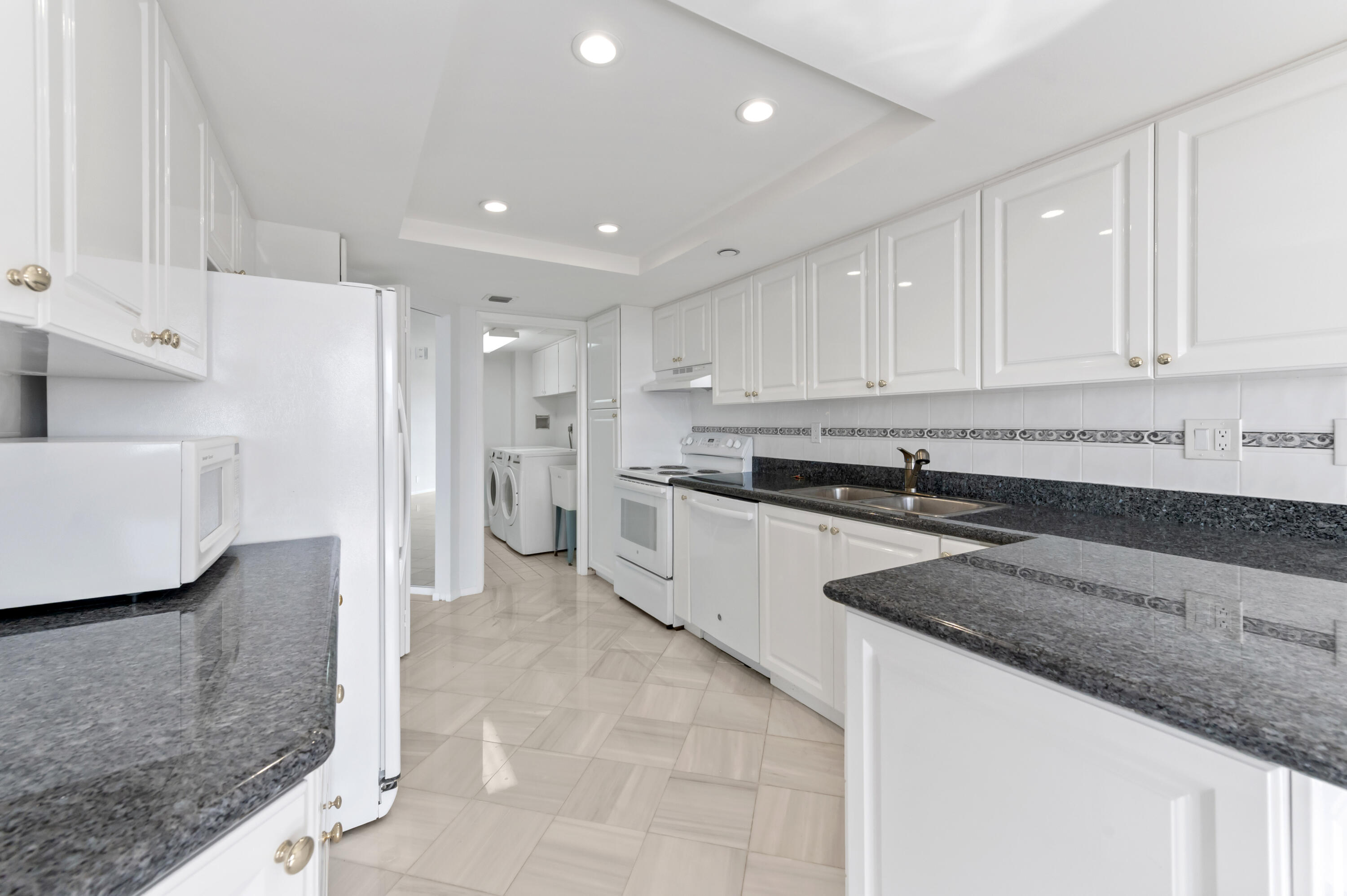 15 Kitchen 01