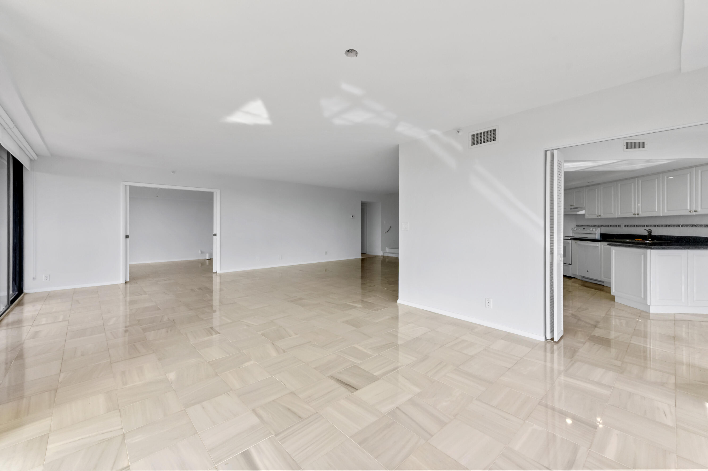 10 Living Room 07