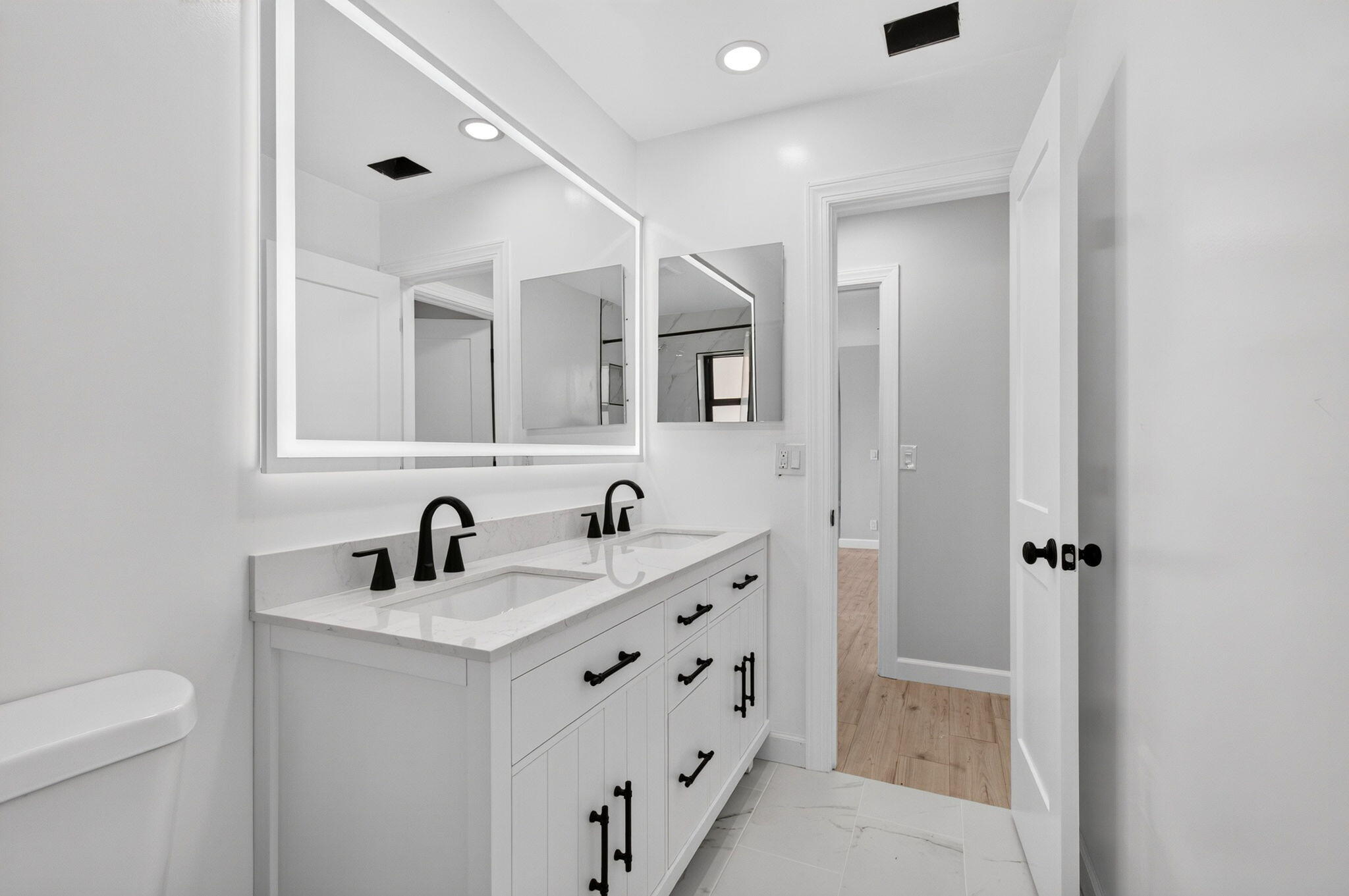 Bathroom 2 / LED Mirror