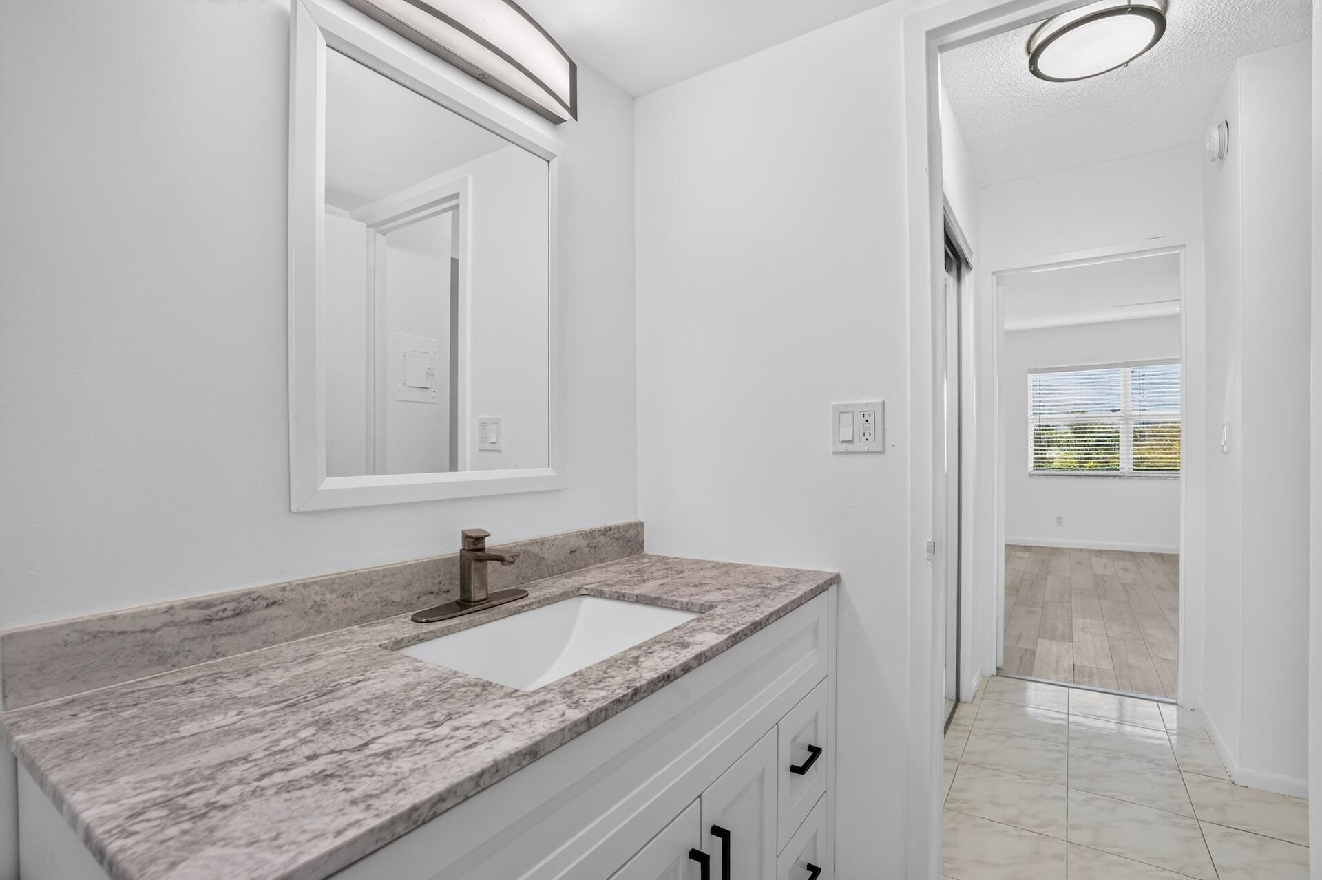 Horizon 404 BATHROOM-2