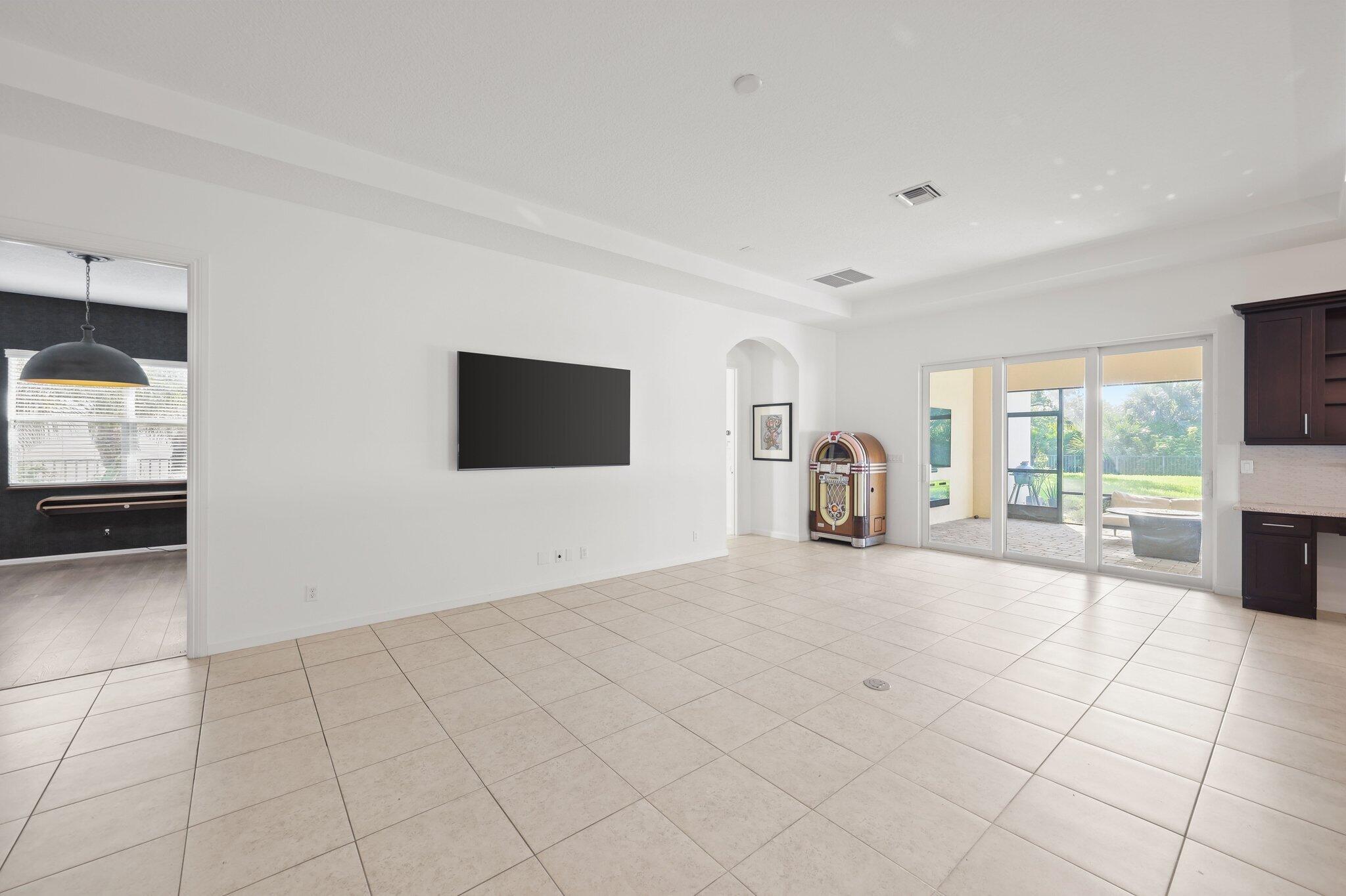 232 Carina Drive - 11.jpg-SMALL