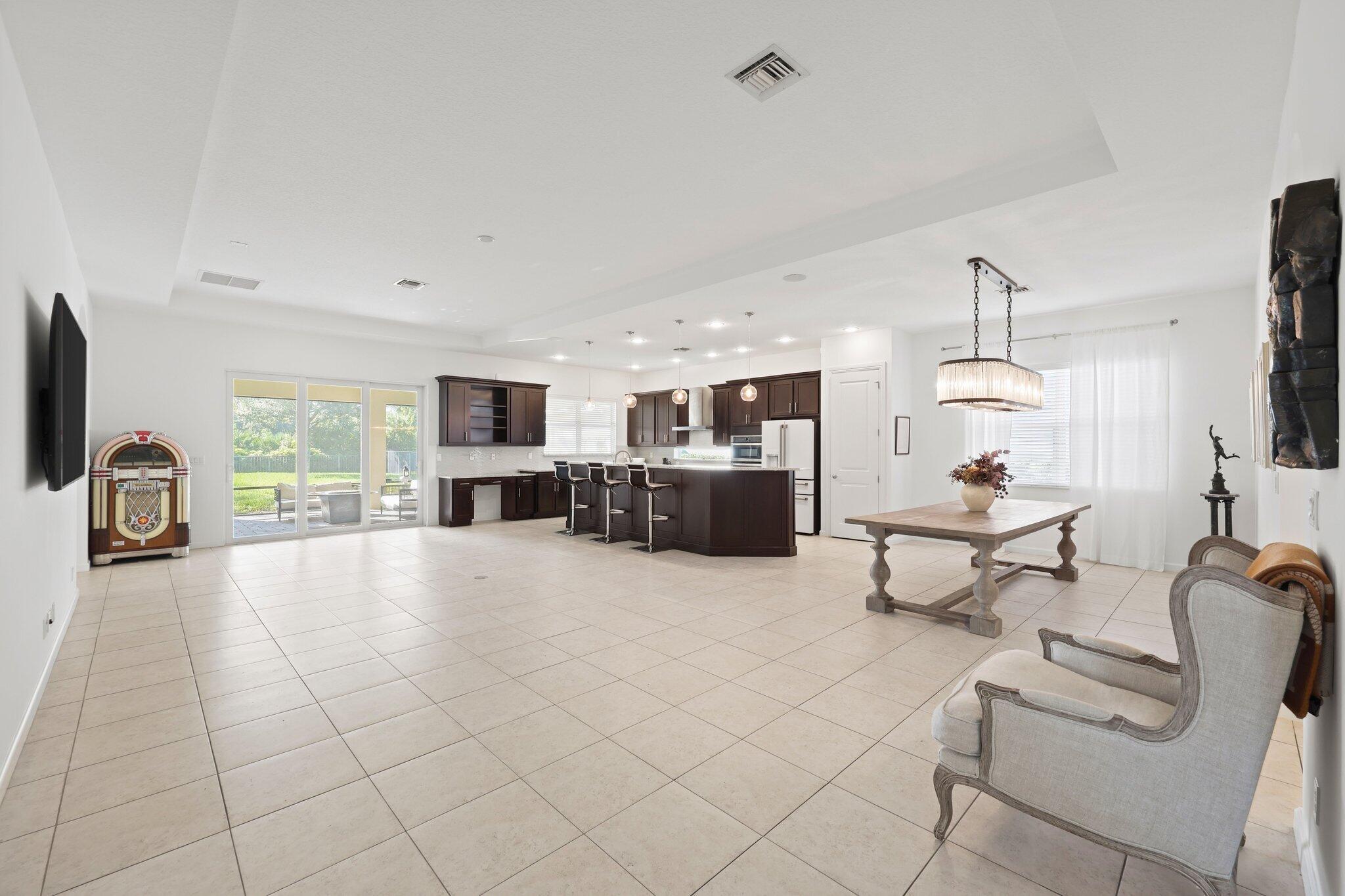 232 Carina Drive - 9.jpg-SMALL