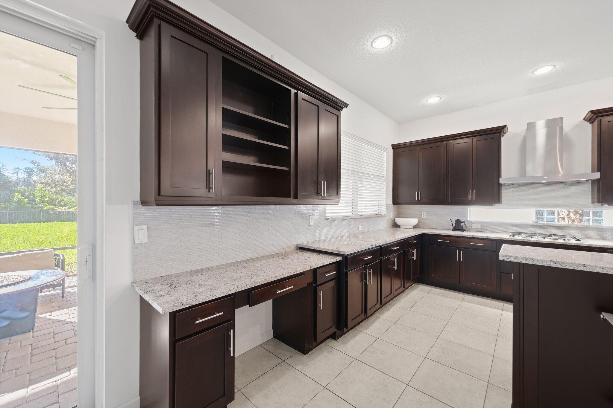 232 Carina Drive - 23.jpg-SMALL