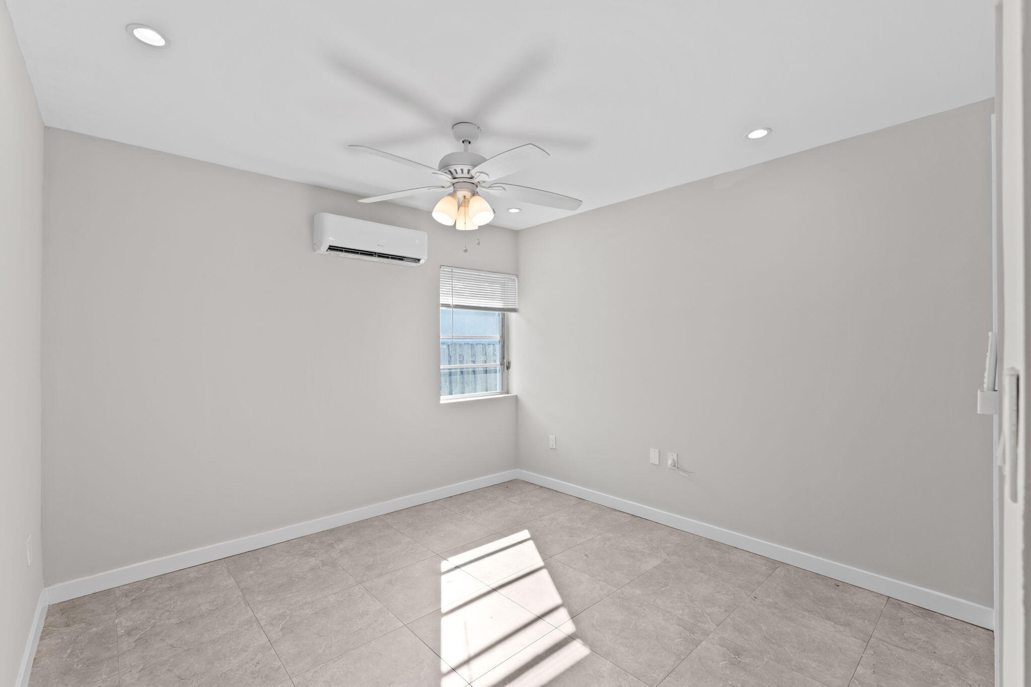 22-web-or-mls-A7401698