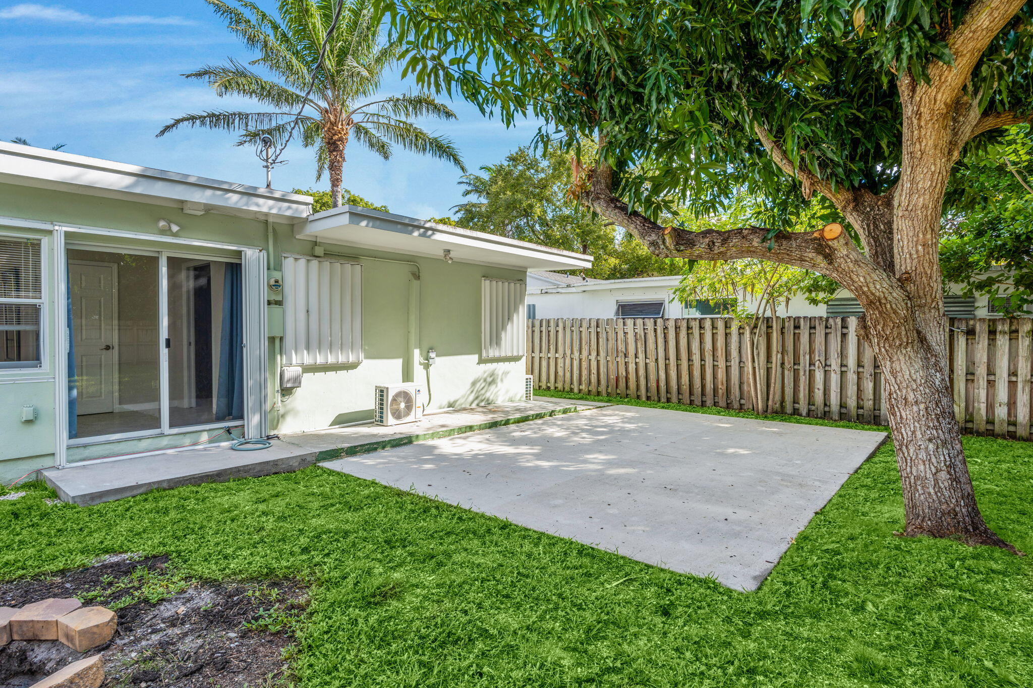 30-web-or-mls-A7401794