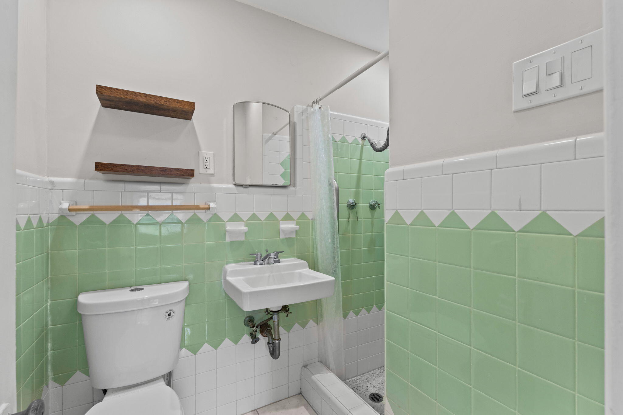 24-web-or-mls-A7401704