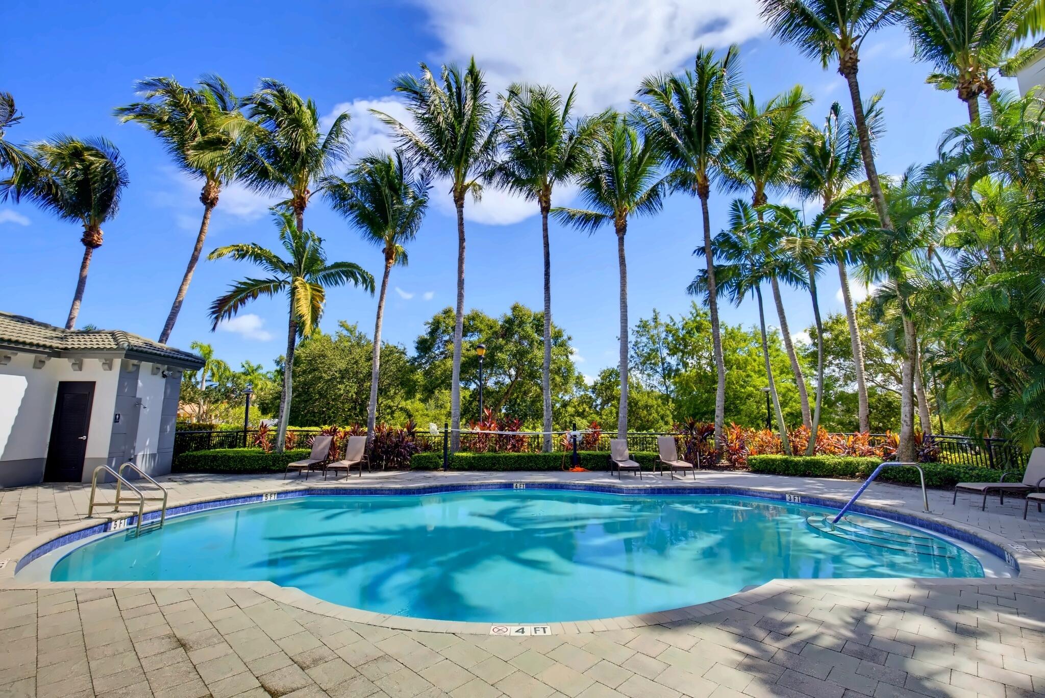 Cabana Pool W/ Restrooms