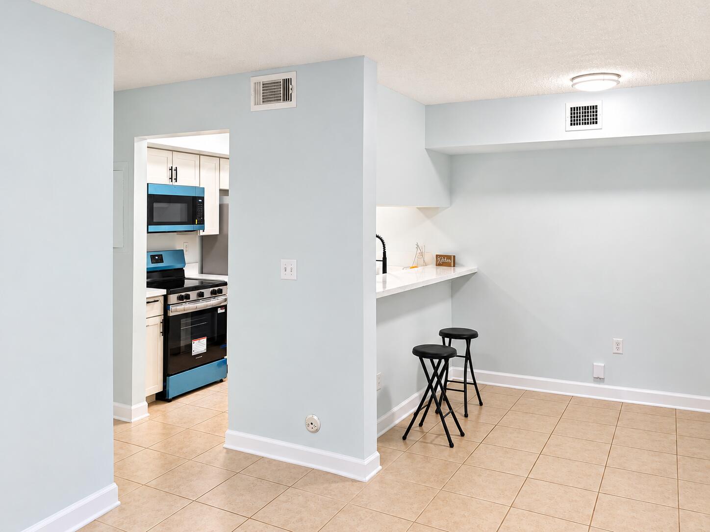 Bright Modern Kitchen and Dining Nook