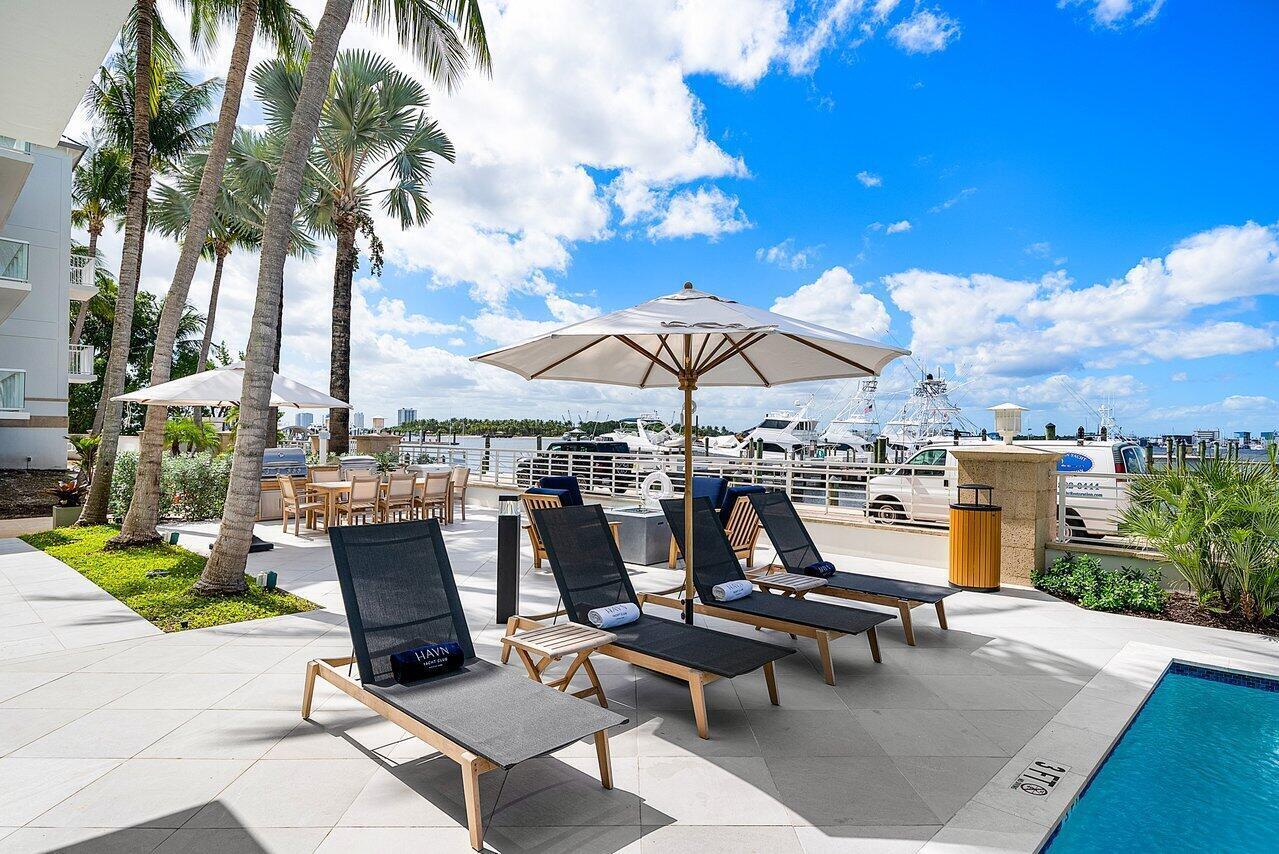 The location completes the picture: close to the Palm Beach Inlet, Peanut Island, Sailfish Marina, beaches, restaurants and everything that makes the Palm Beach lifestyle so special.