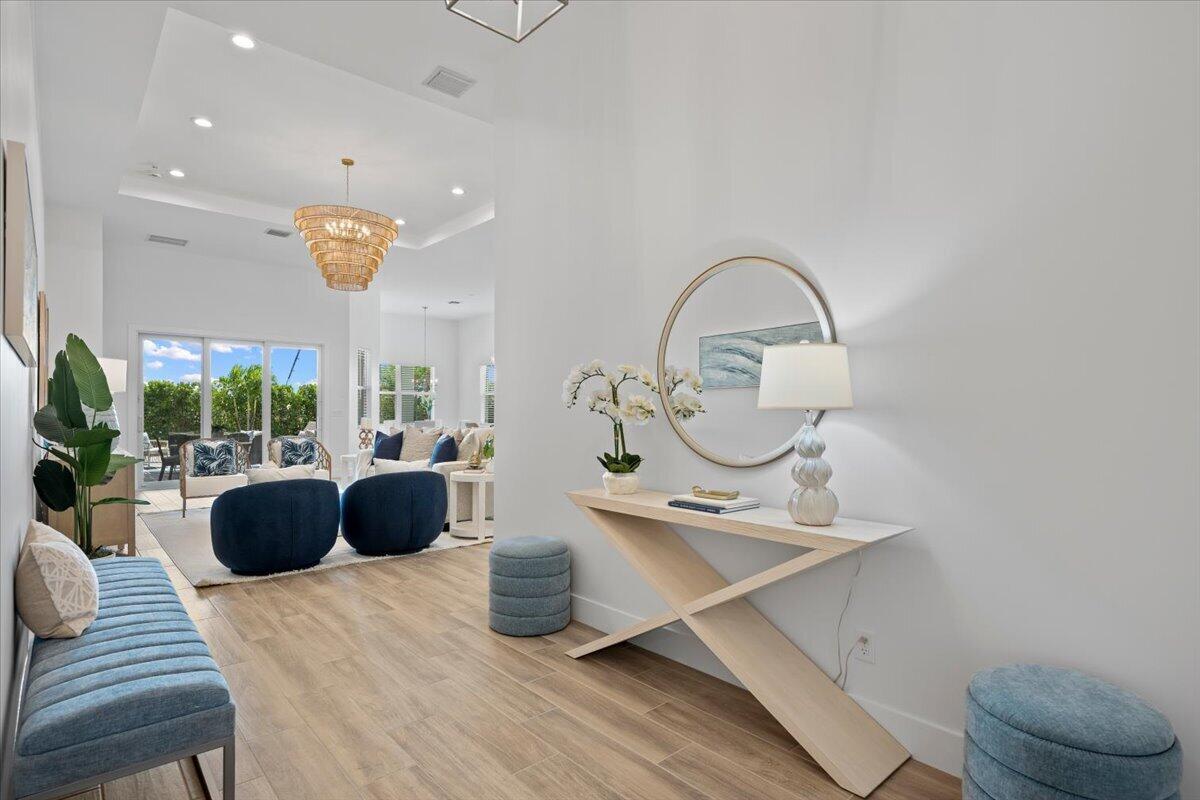 Bright and Welcoming Foyer