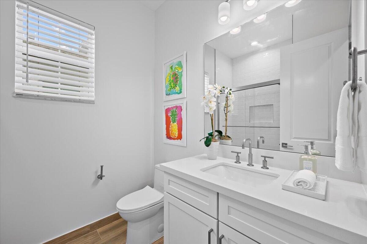 Full 2nd Bath between Bedrooms 2 / 3