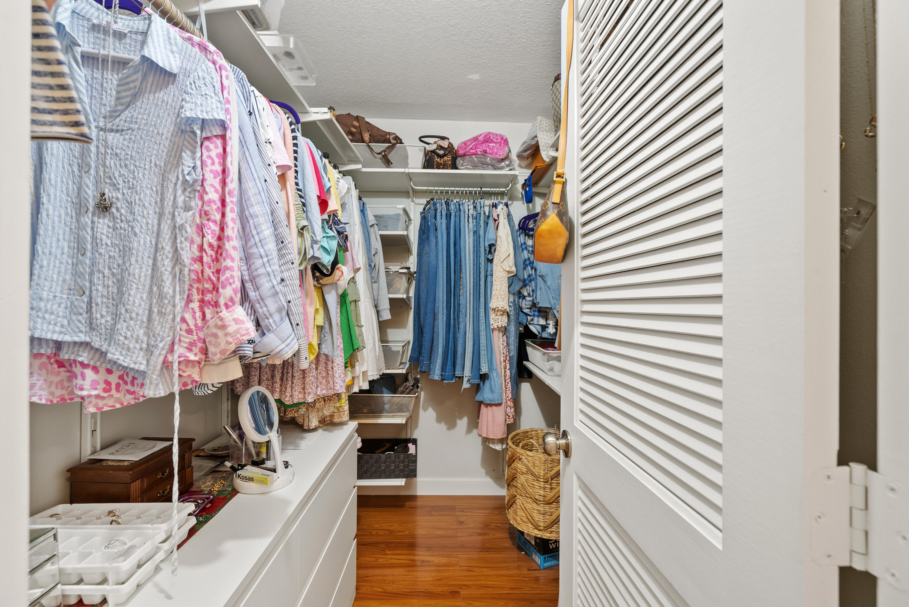 Custom-made Walk-in Closet
