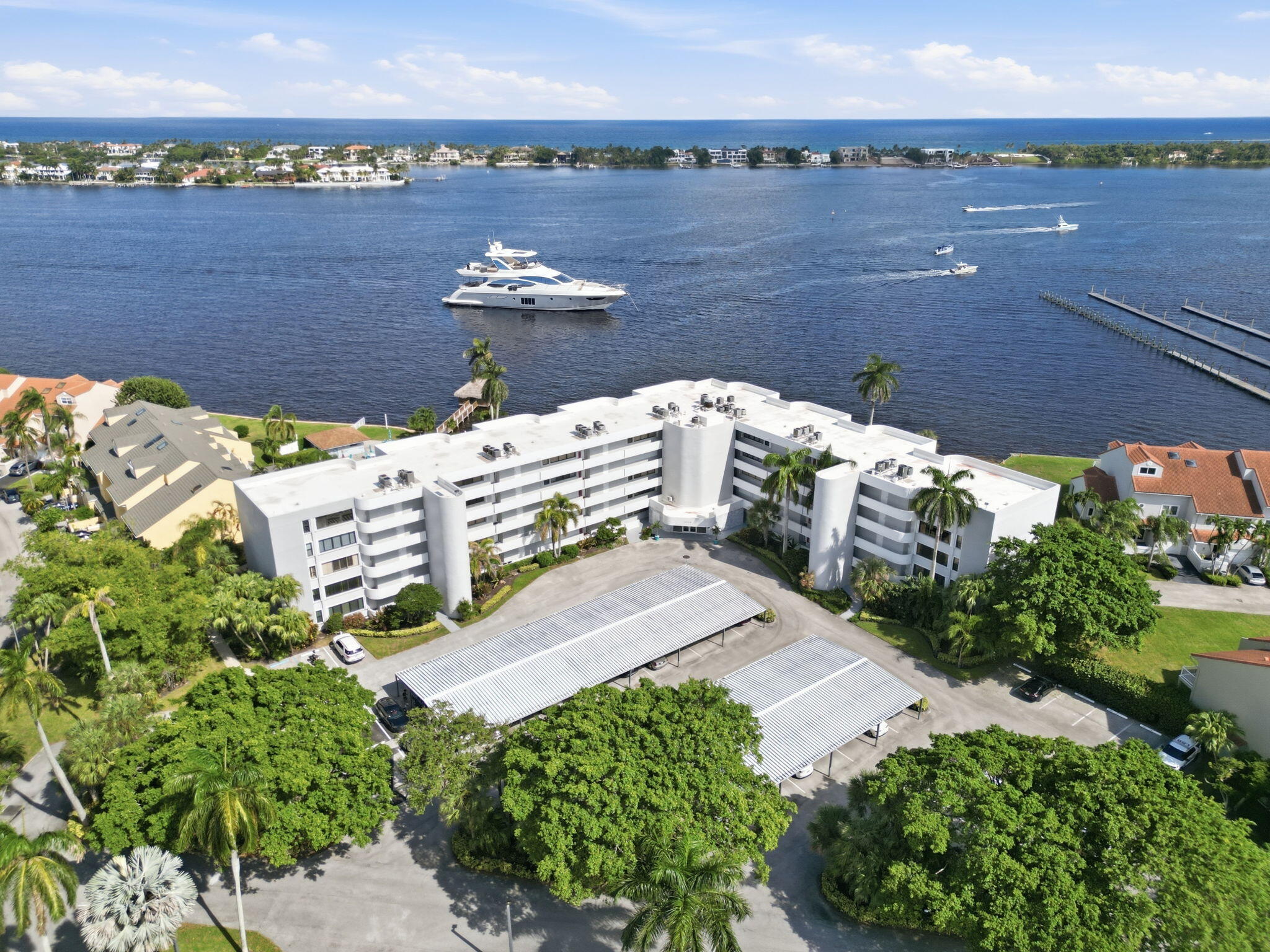 aerialofbuildingwithboatsuse aerialofbuildingwithboatsuse
