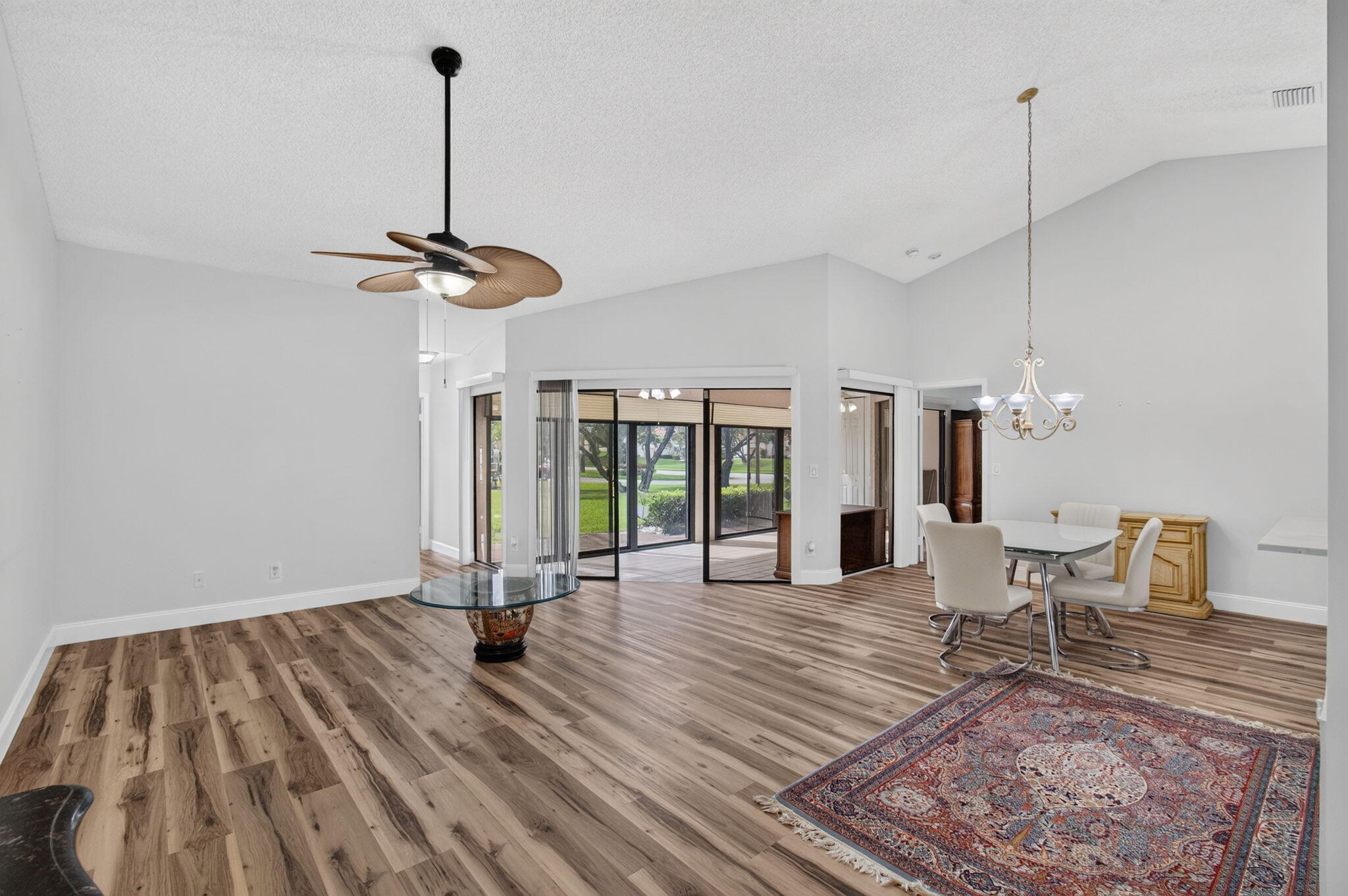 LIVING/DINING