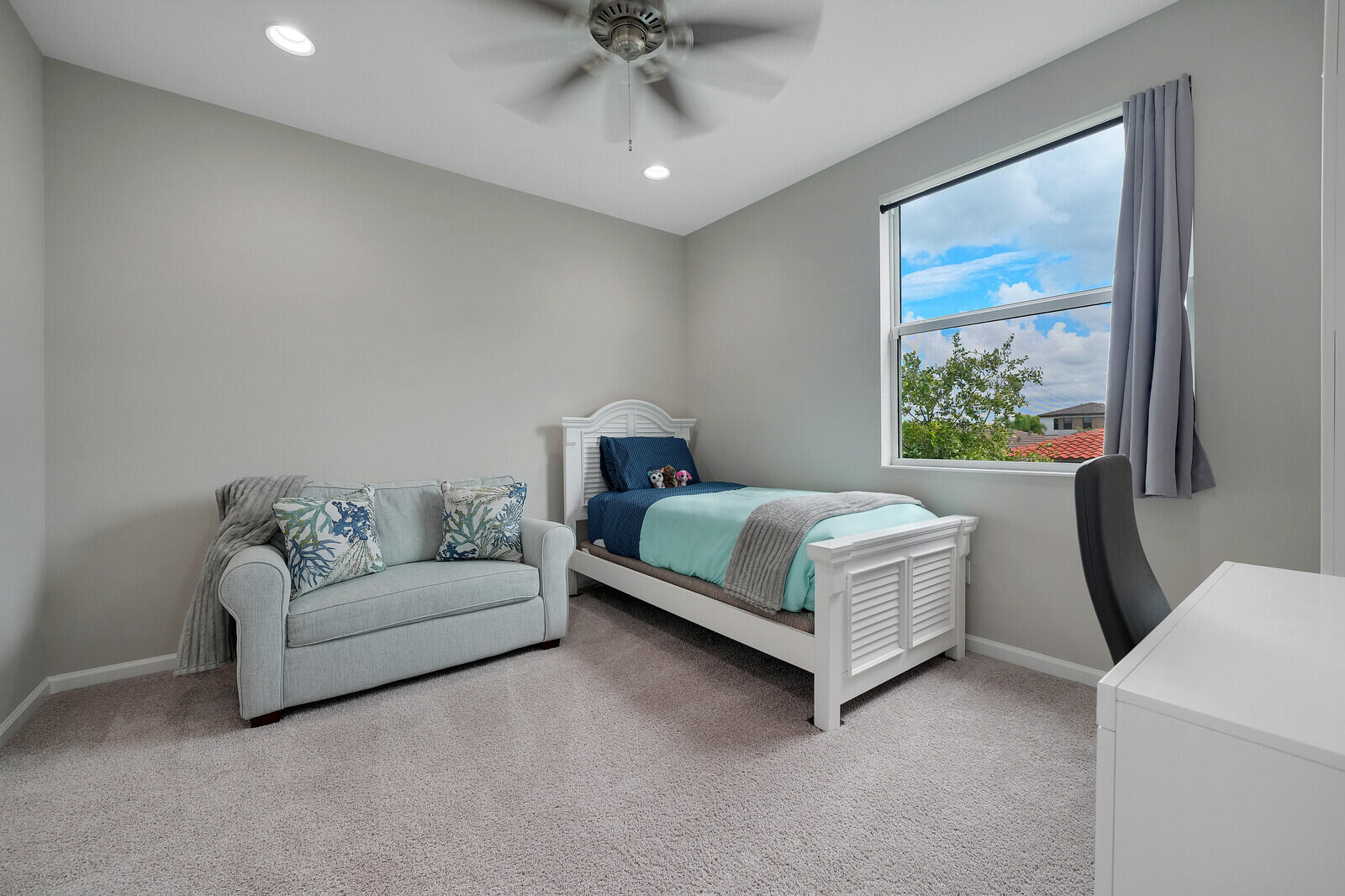 Large 2nd Floor Bedroom with shared Jack/Jill Bathroom. Neutral-toned interior featuring wall-to-wall carpeting, recessed lighting, a ceiling fan, and a large window