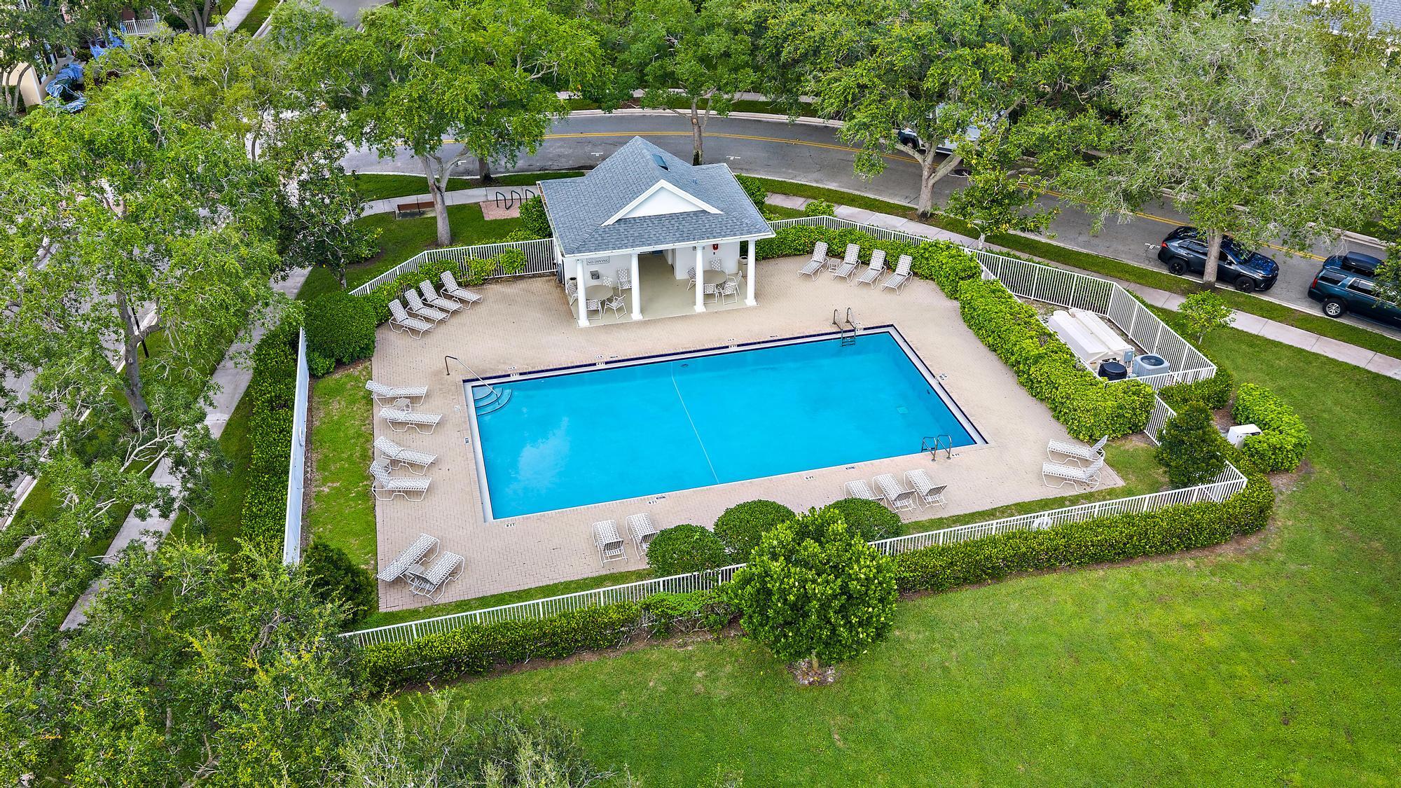 244 Honeysuckle Dr-34