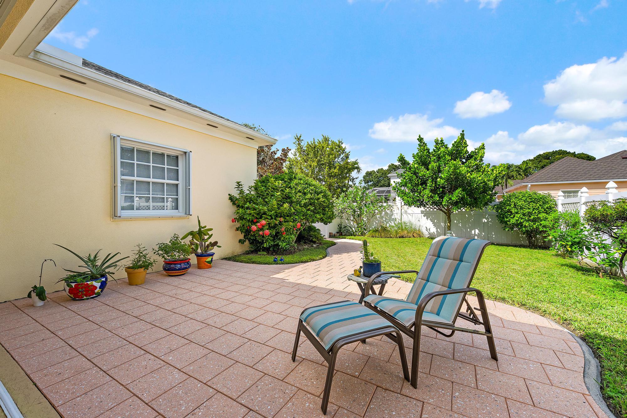 244 Honeysuckle Dr-15