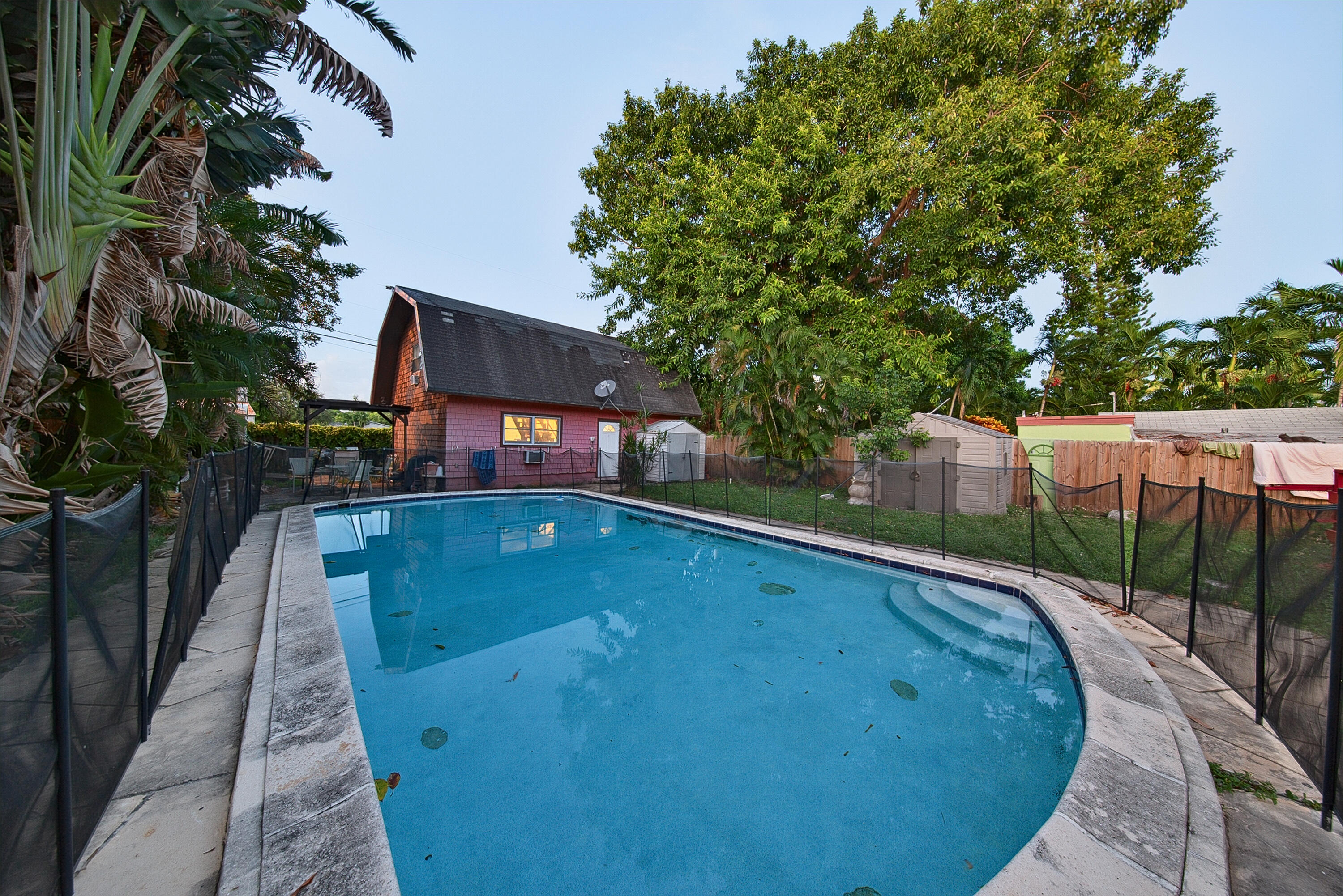 2327 Polk St Common (1)