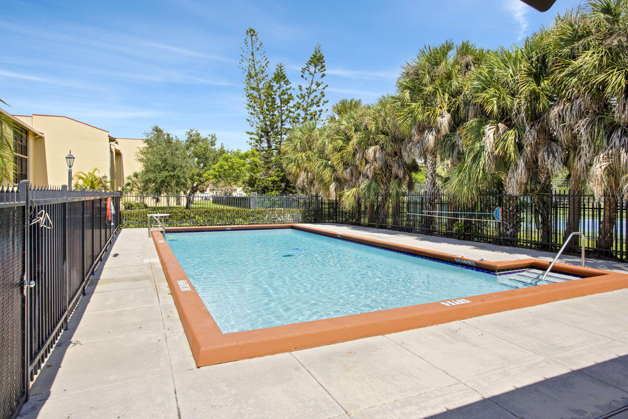 33-web-or-mls-001L6157