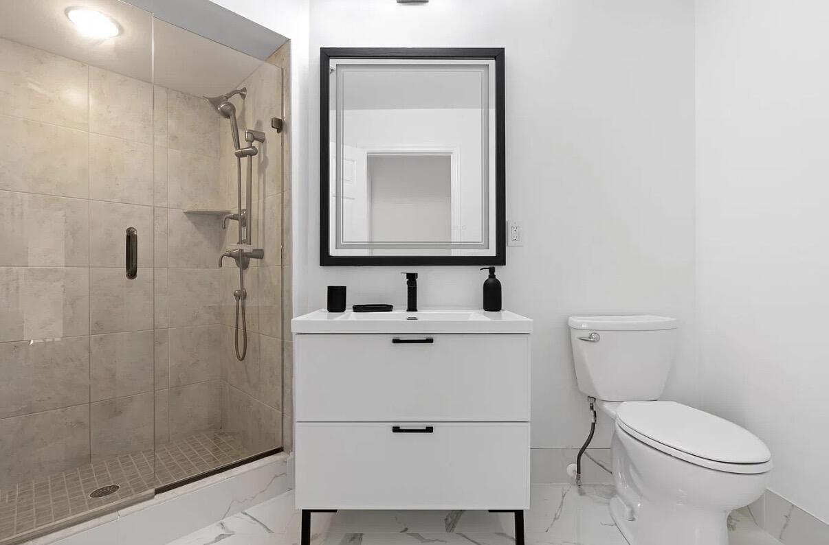 JUNO GUEST BATH