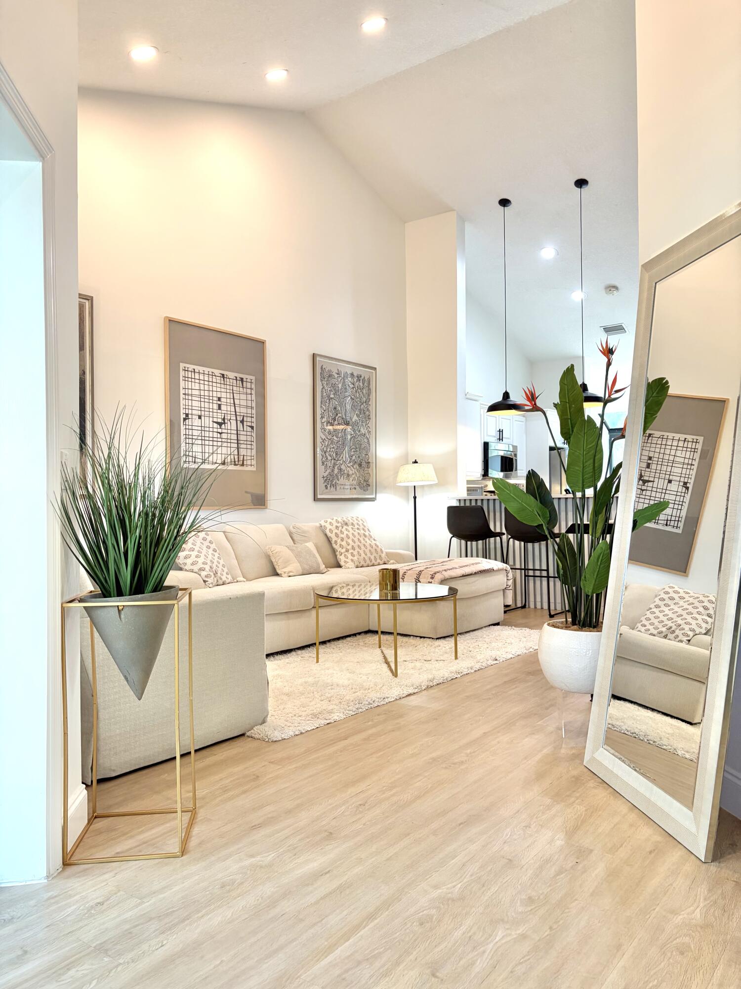 LIVING ROOM NEAR OFC BRIGHTEST