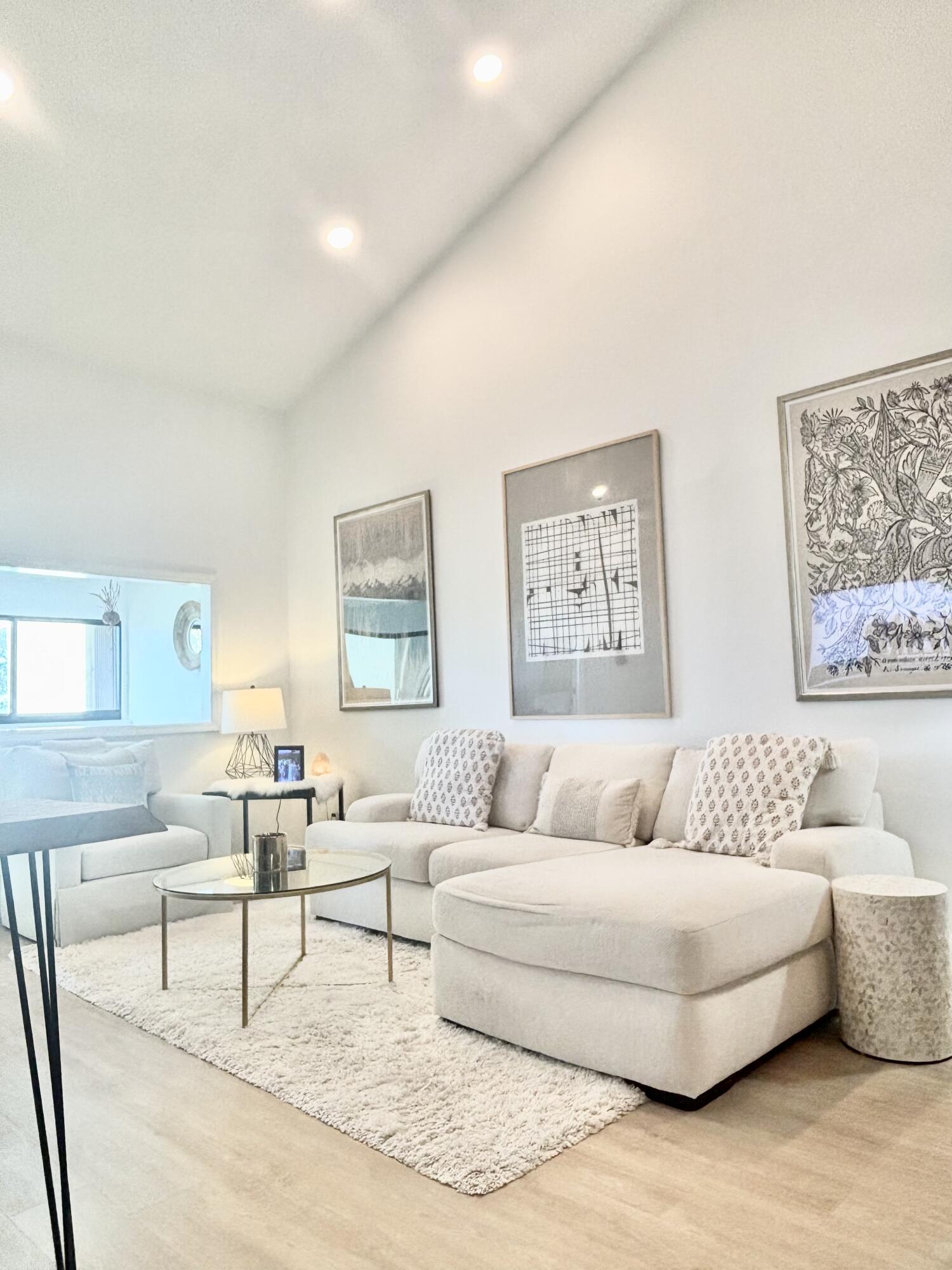 LIVING ROOM EXTRA BIGHT