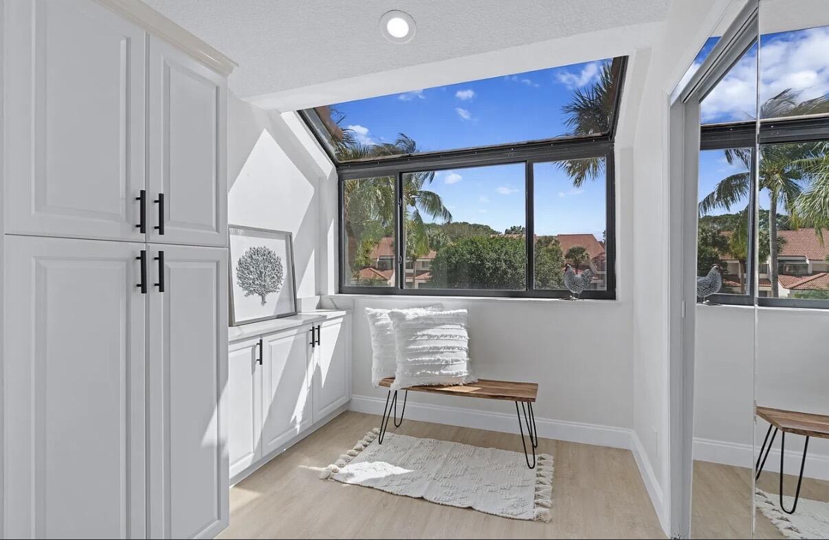 JUNO KITCHEN WINDOW