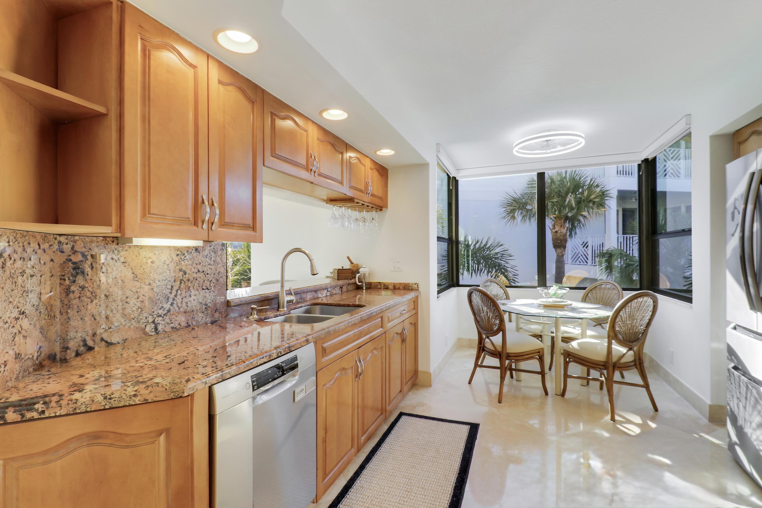 Kitchen & Breakfast Nook