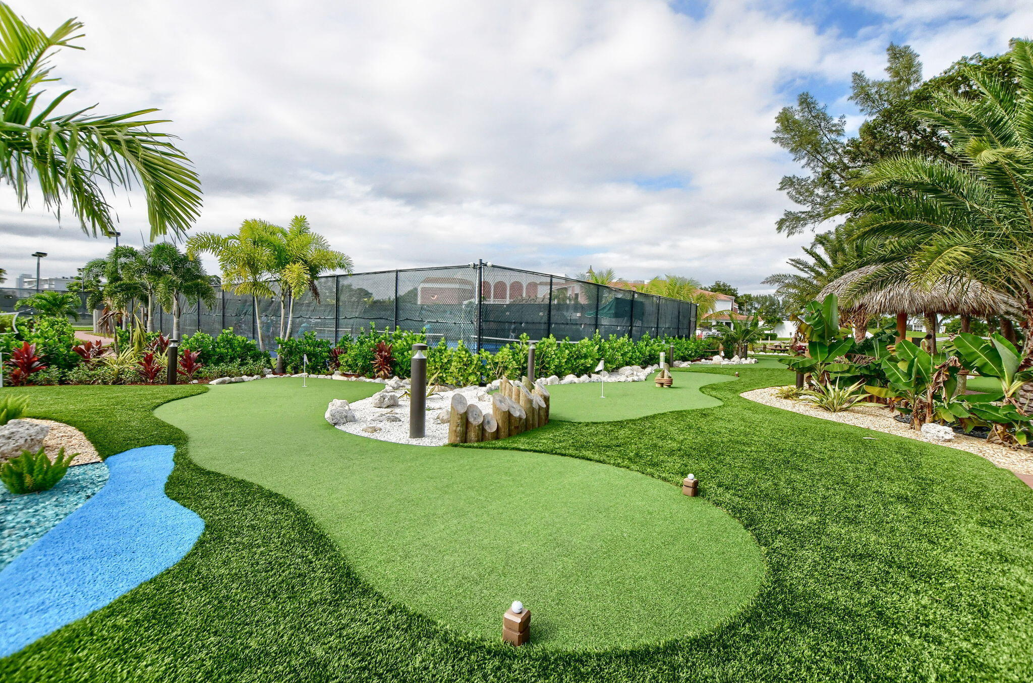 MINIATURE GOLF