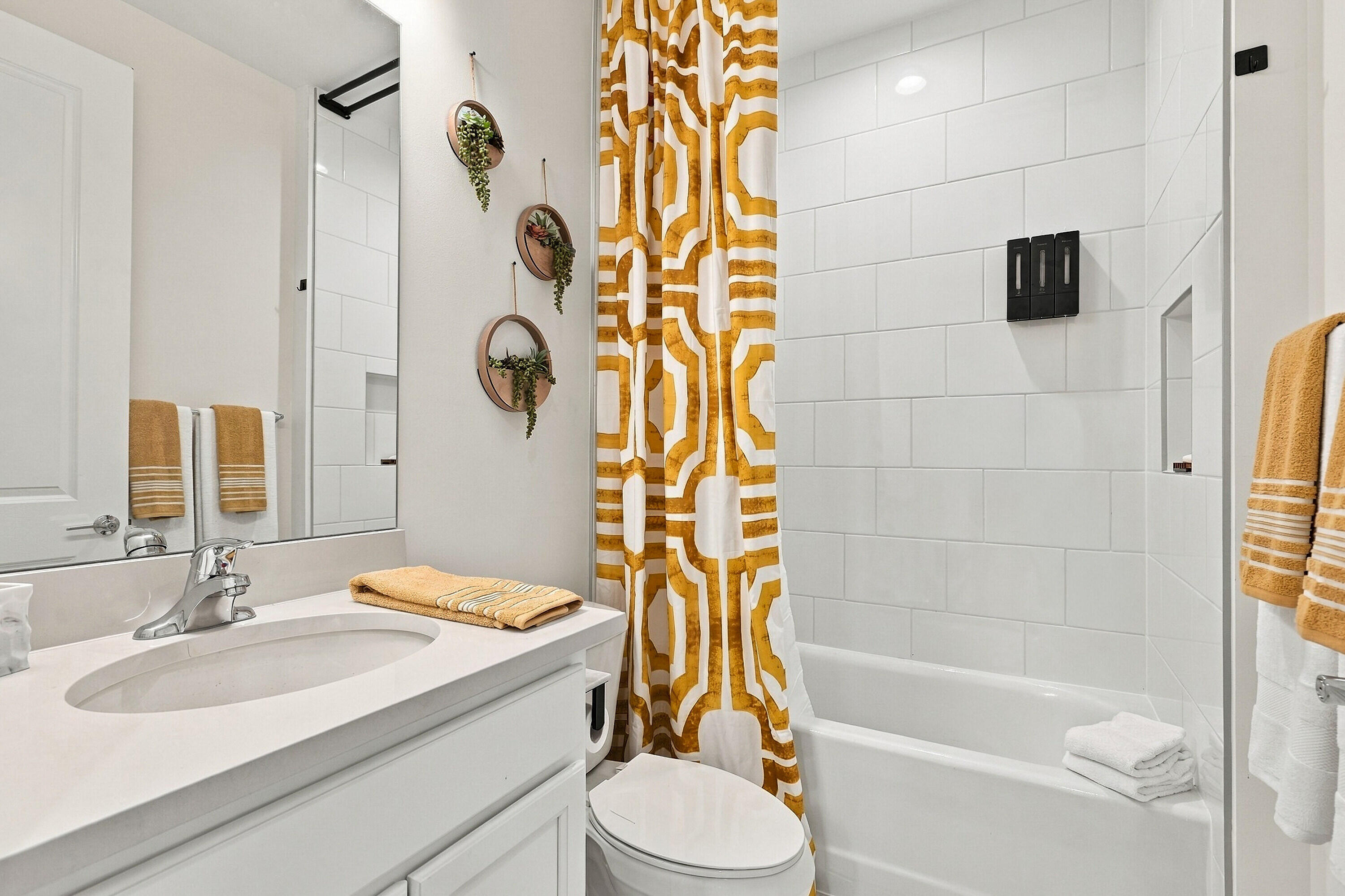 Full Bathroom 2