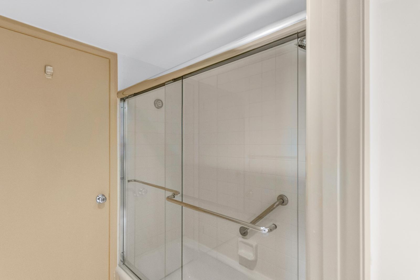 Guest Combo Tub/Shower