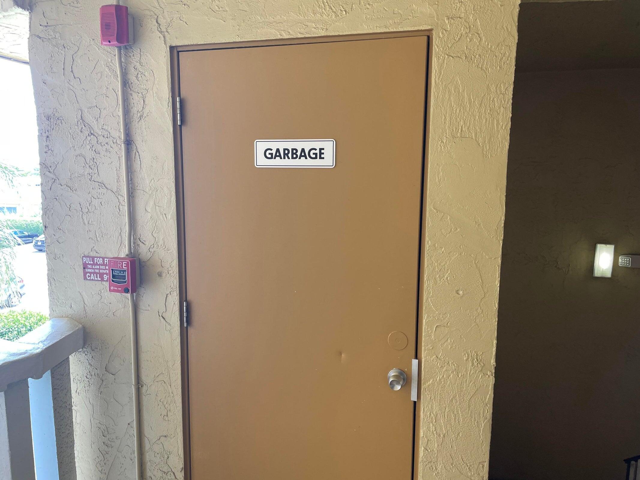 Garbage chute