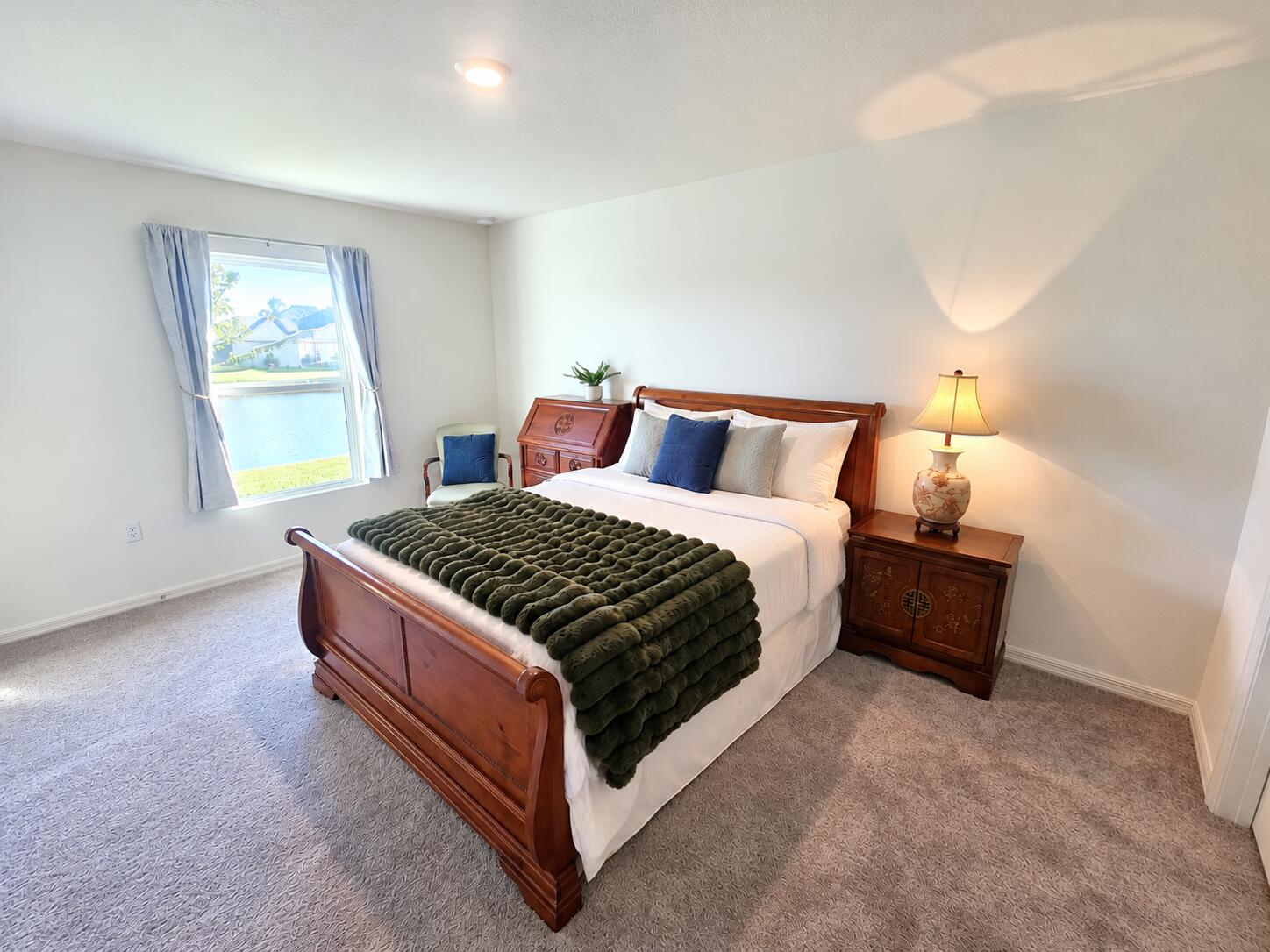 Master Bedroom (2)