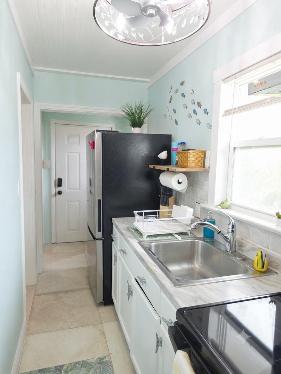 fully equipped kitchen