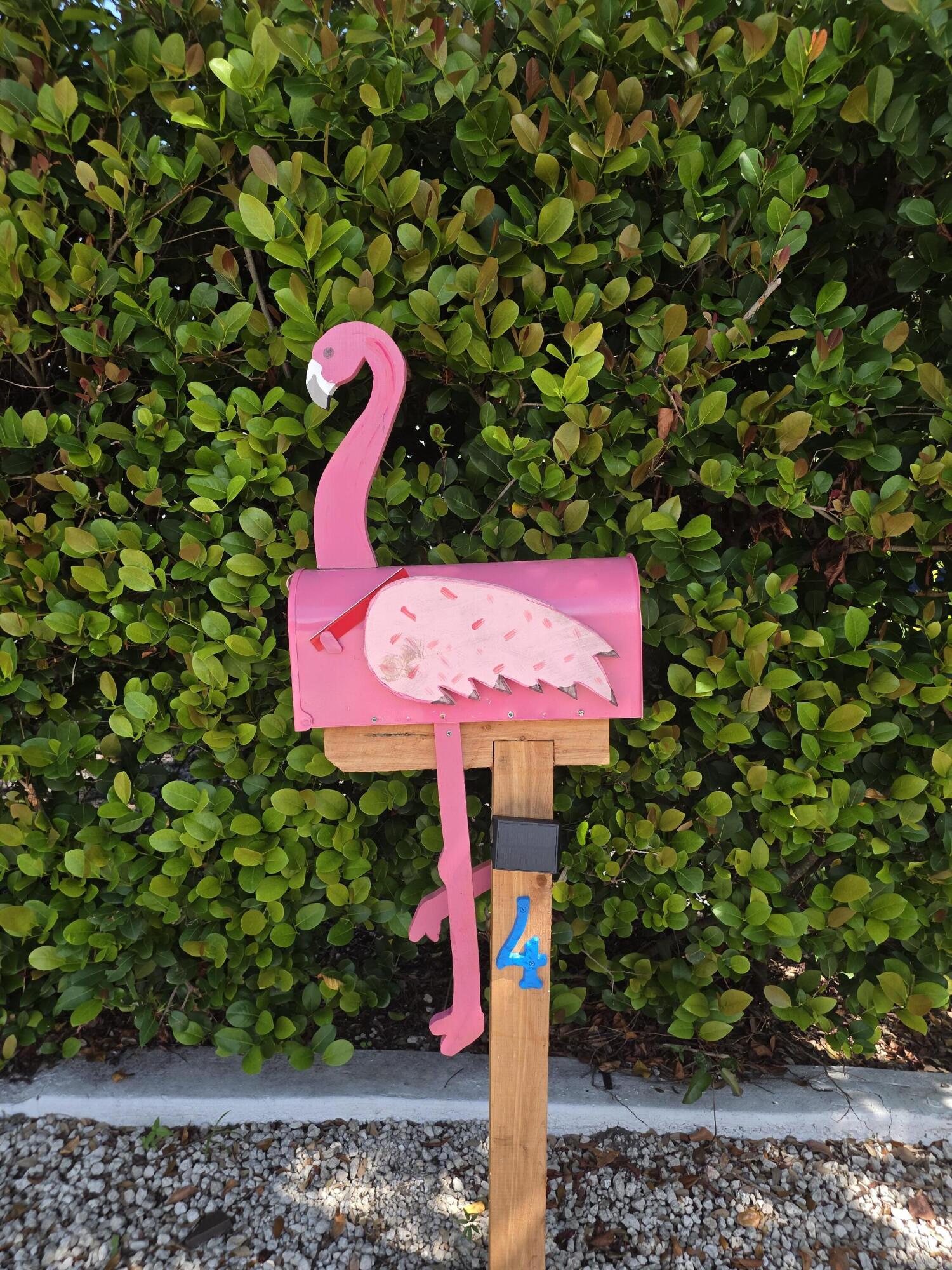 flamingo mailbox decor