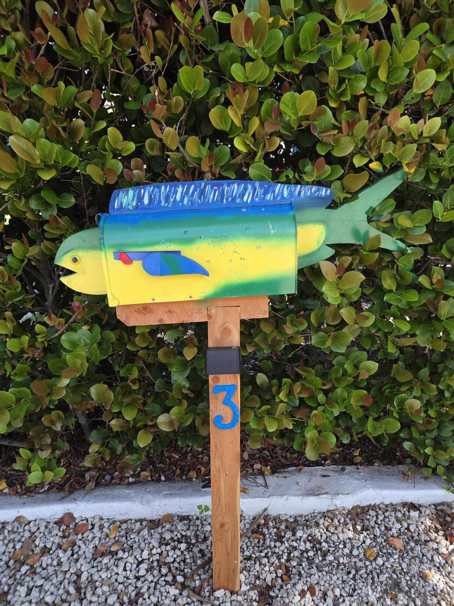 mahi mailbox decor