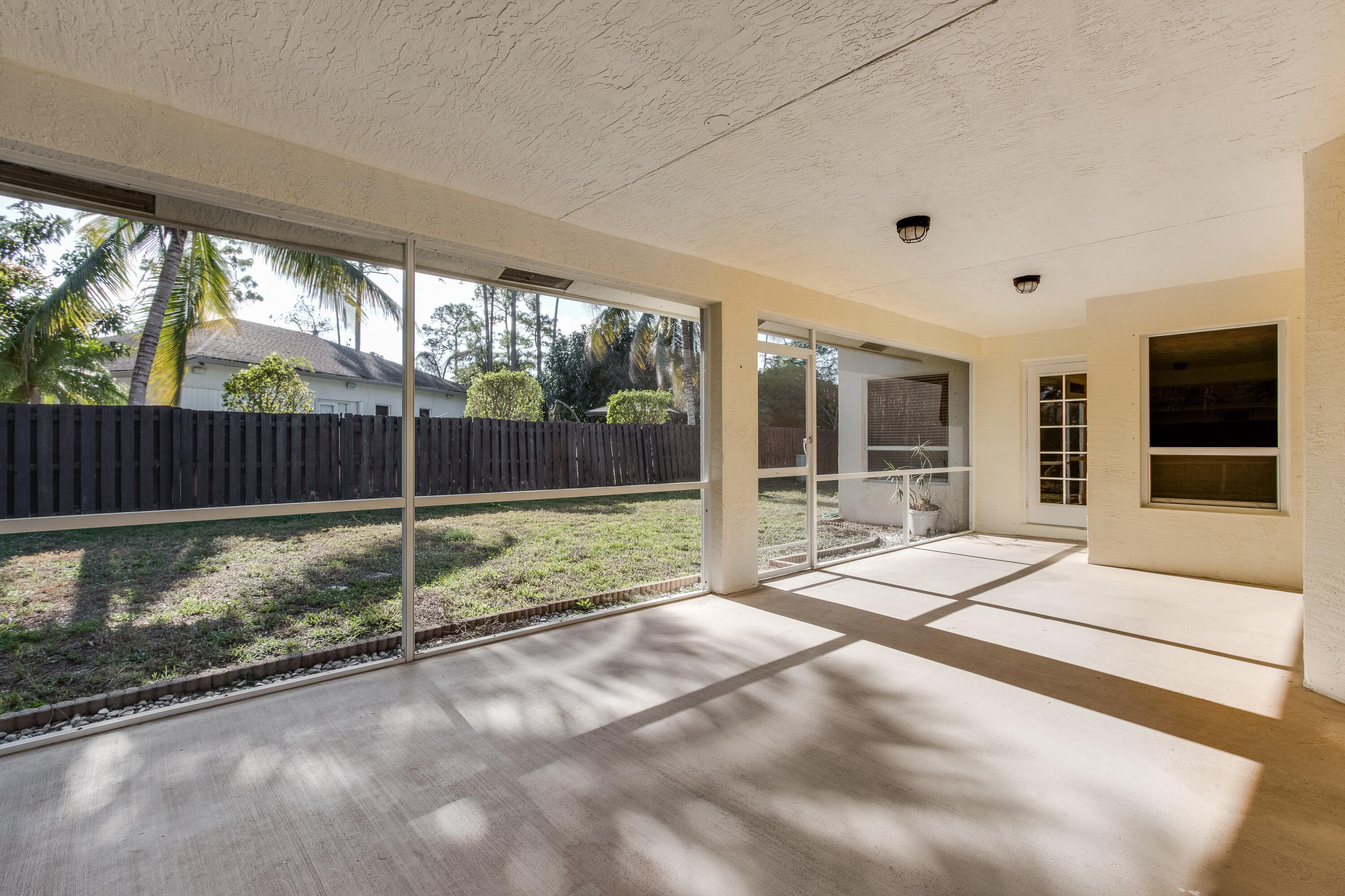 14185GreentreeDr-16