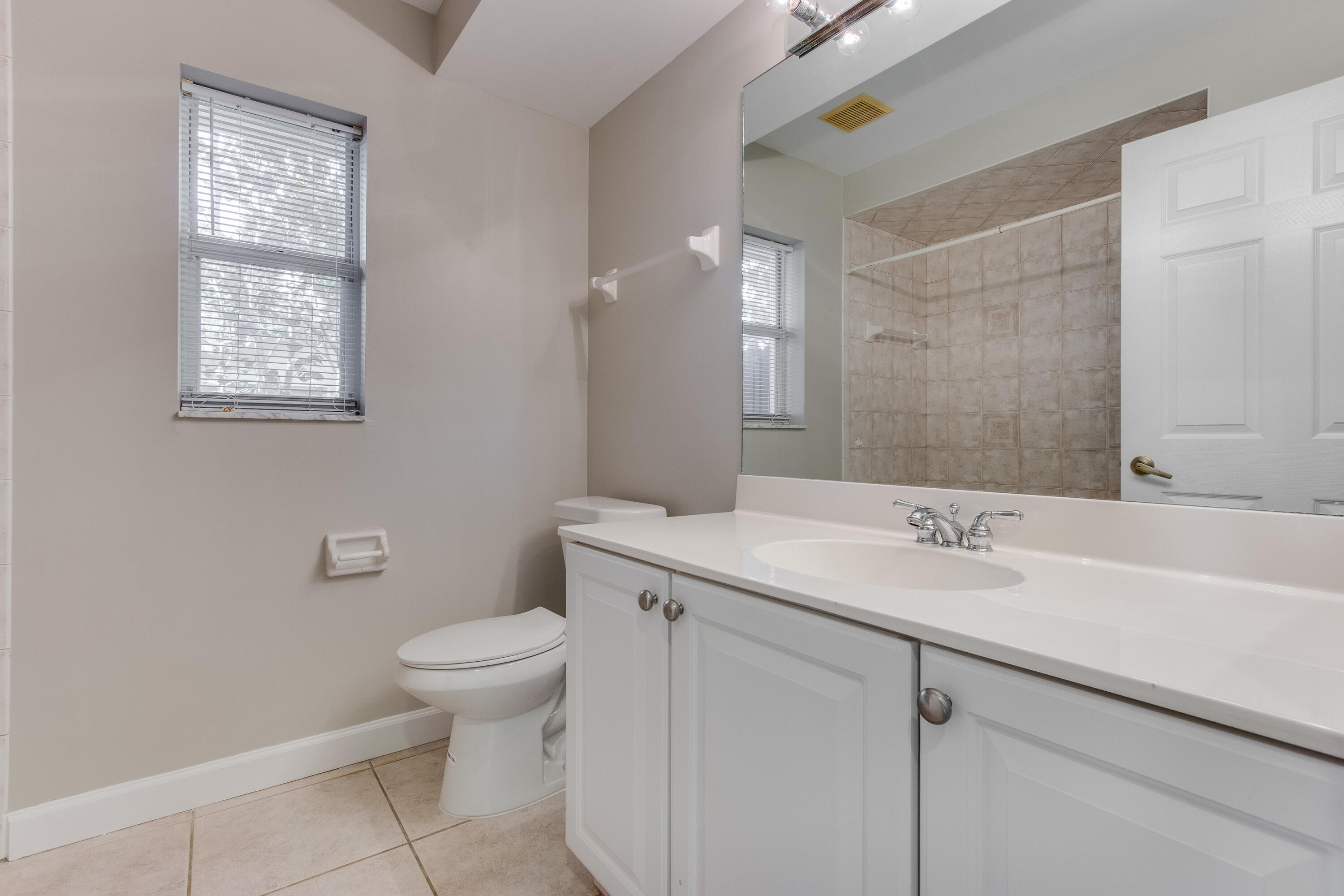 14185GreentreeDr-12