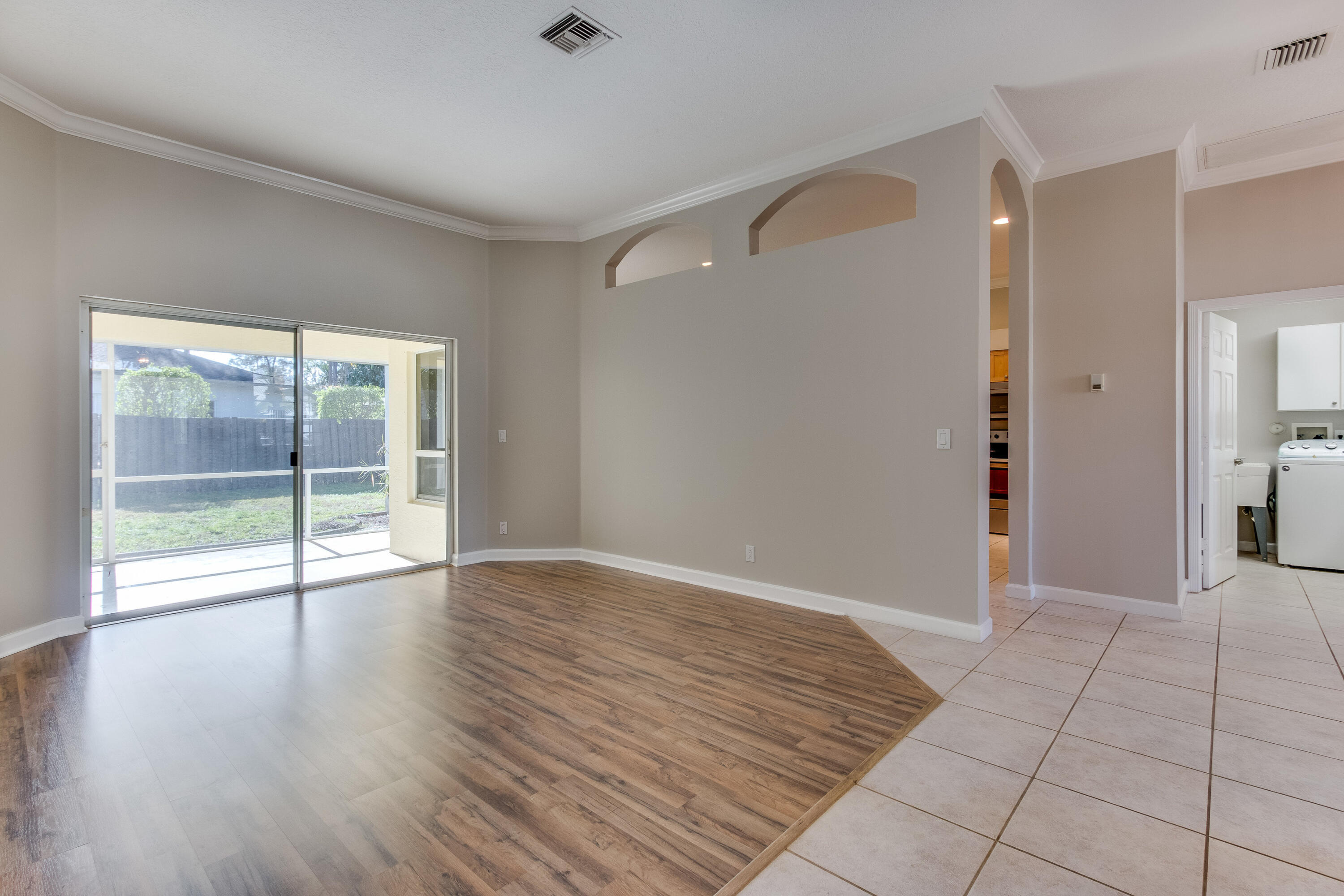 14185GreentreeDr-4