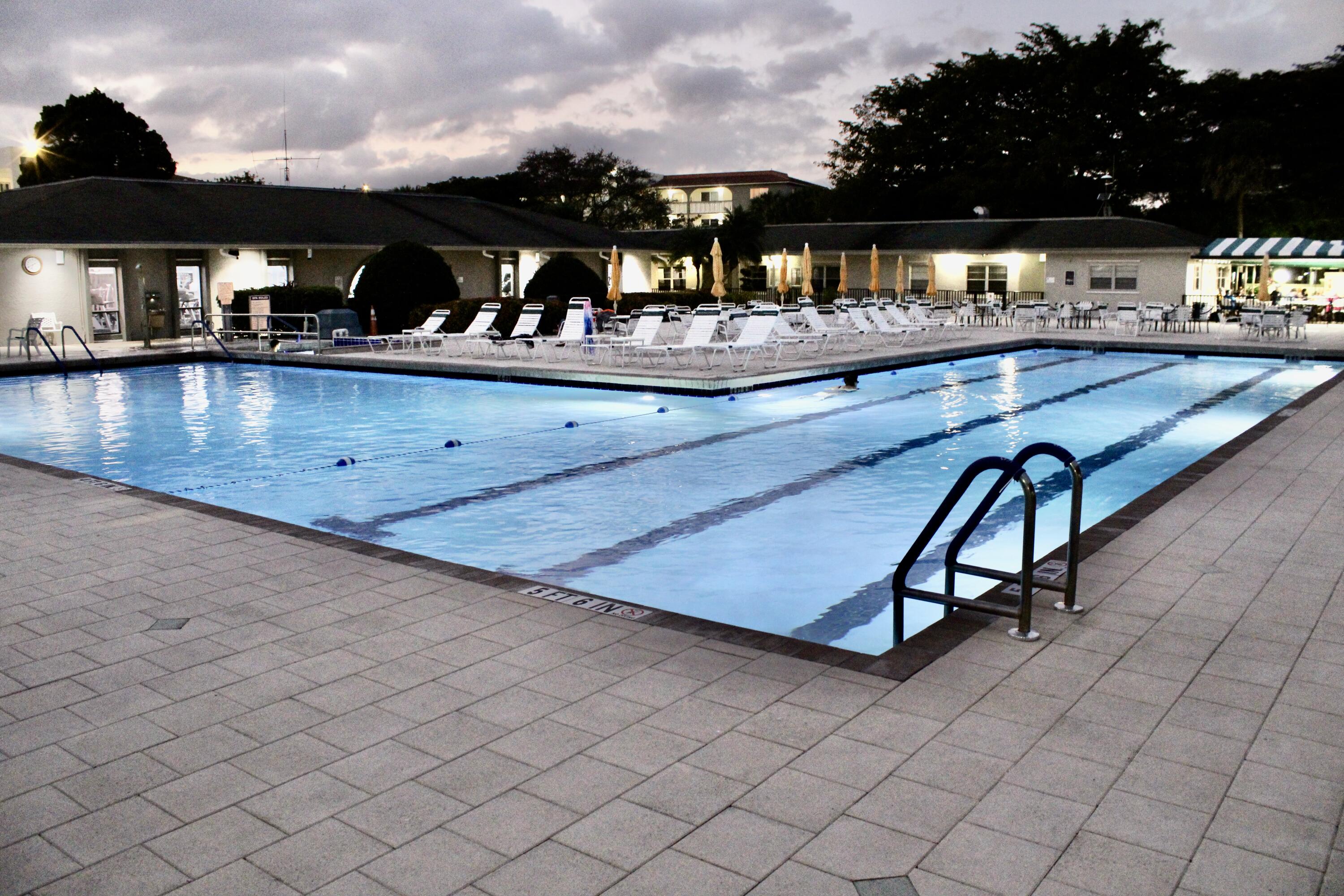 89 WYNMOOR MAIN POOL BBQ AREAS